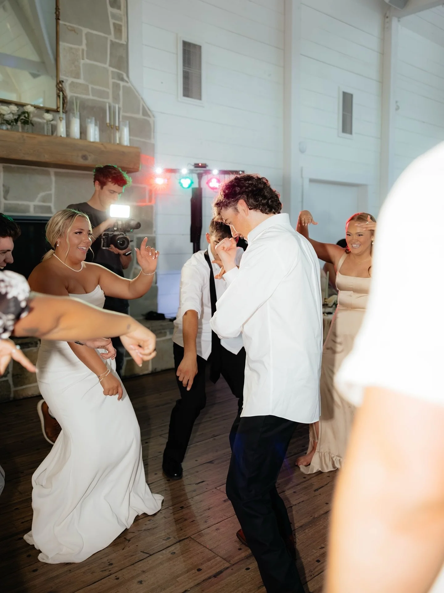 Reminiscing on all of the best dance parties from this summer 🔥🕺

#weddingdj #weddinginspo #dancefloor #party 

Photographer: @cdsorensenphotofilm