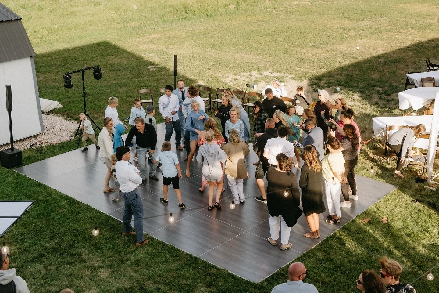 Speakers blew over, my facade broke, and a bridesmaid held my laptop down so it wouldn&rsquo;t fly away! But the wind didn&rsquo;t stop us! The party continued all night long 🥳 This was one for the books 🙌🏻

#bestnightever #wedding #weddingdj #par