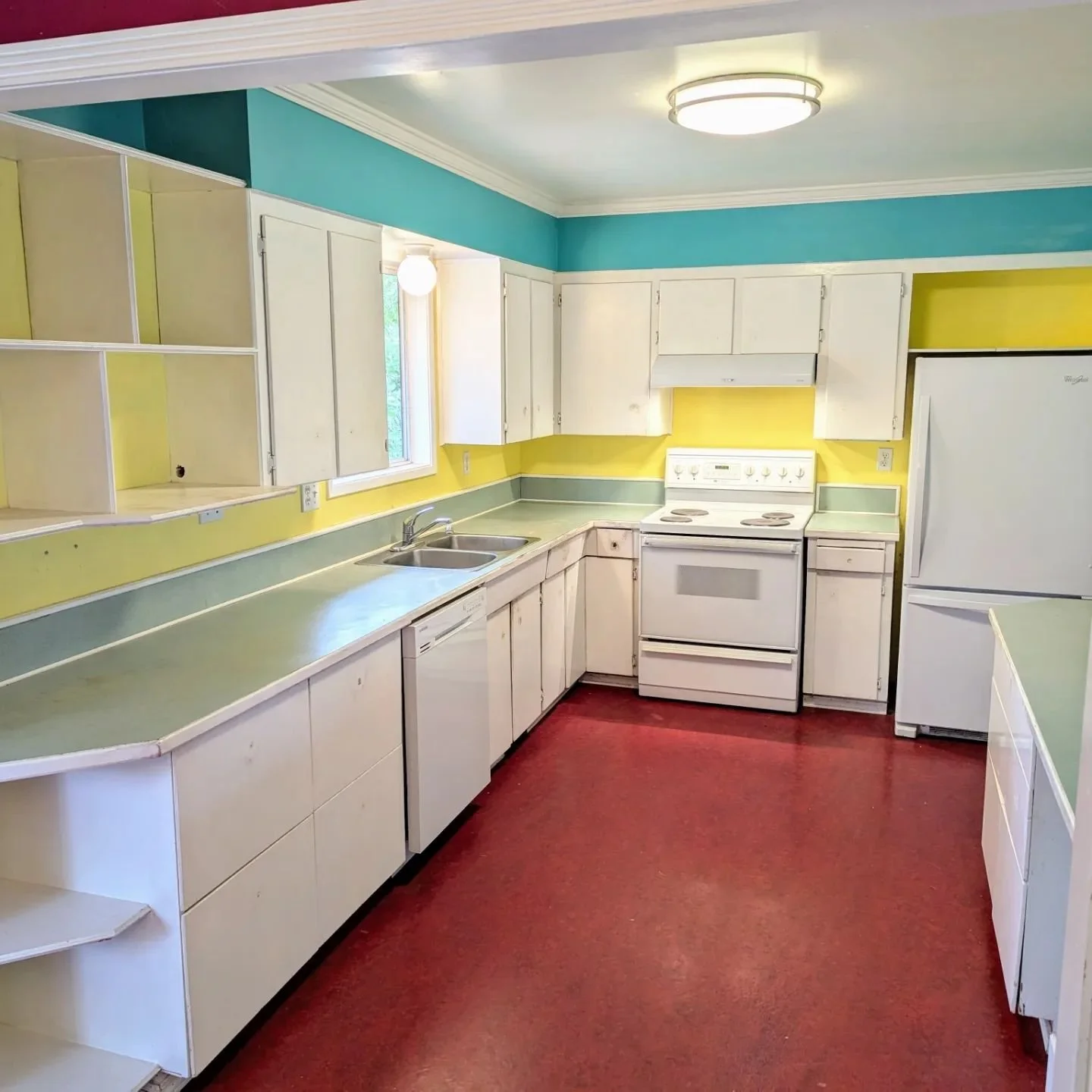 Our next project has begun! Enjoy these Before pictures... Underway pictures are coming soon!! 😲😲

#STAGandBOARcabinets #campbellriver #shoplocal #customkitchens