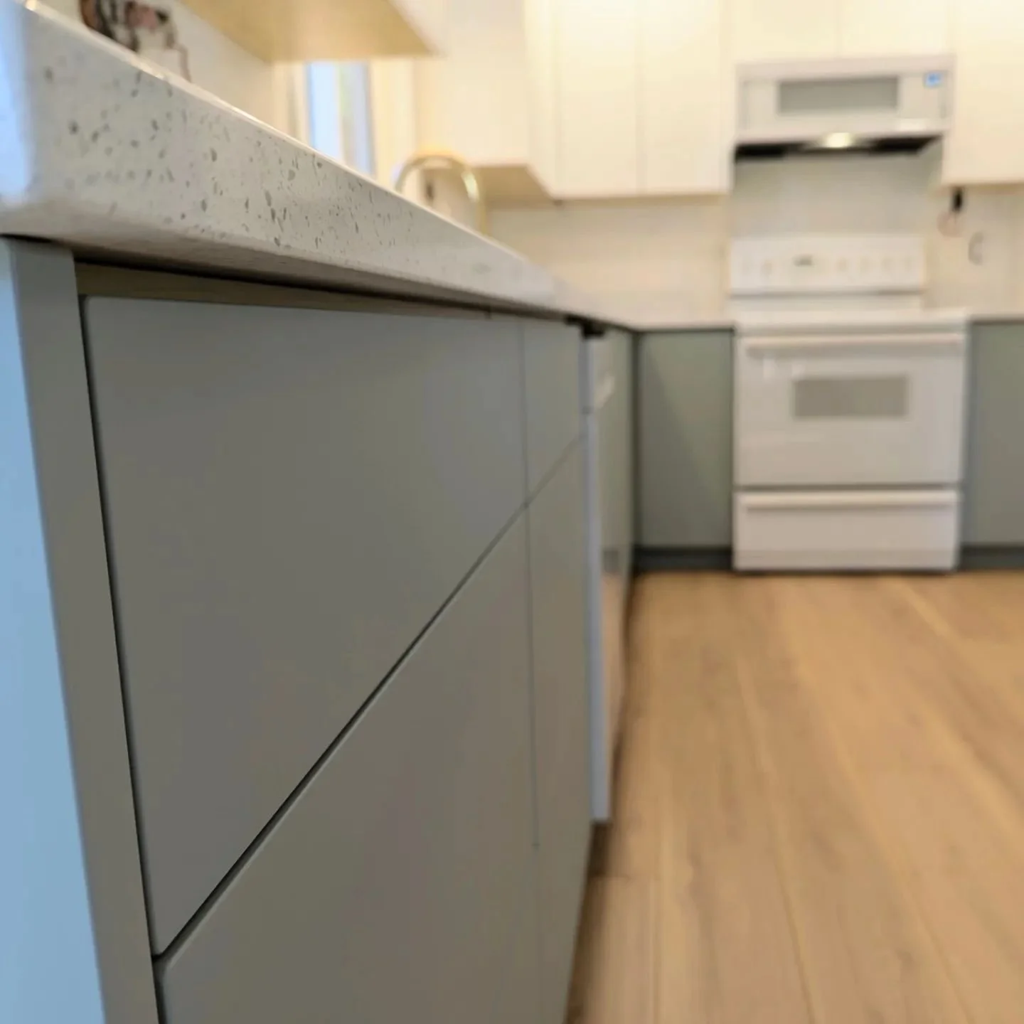 Progress afters and befores!! Just waiting on the tile, then floating shelves are in!!

For now, the change is stunning 😵&zwj;💫

#STAGandBOARcabinets #campbellriver #customkitchens
#shoplocal #beforeandafter