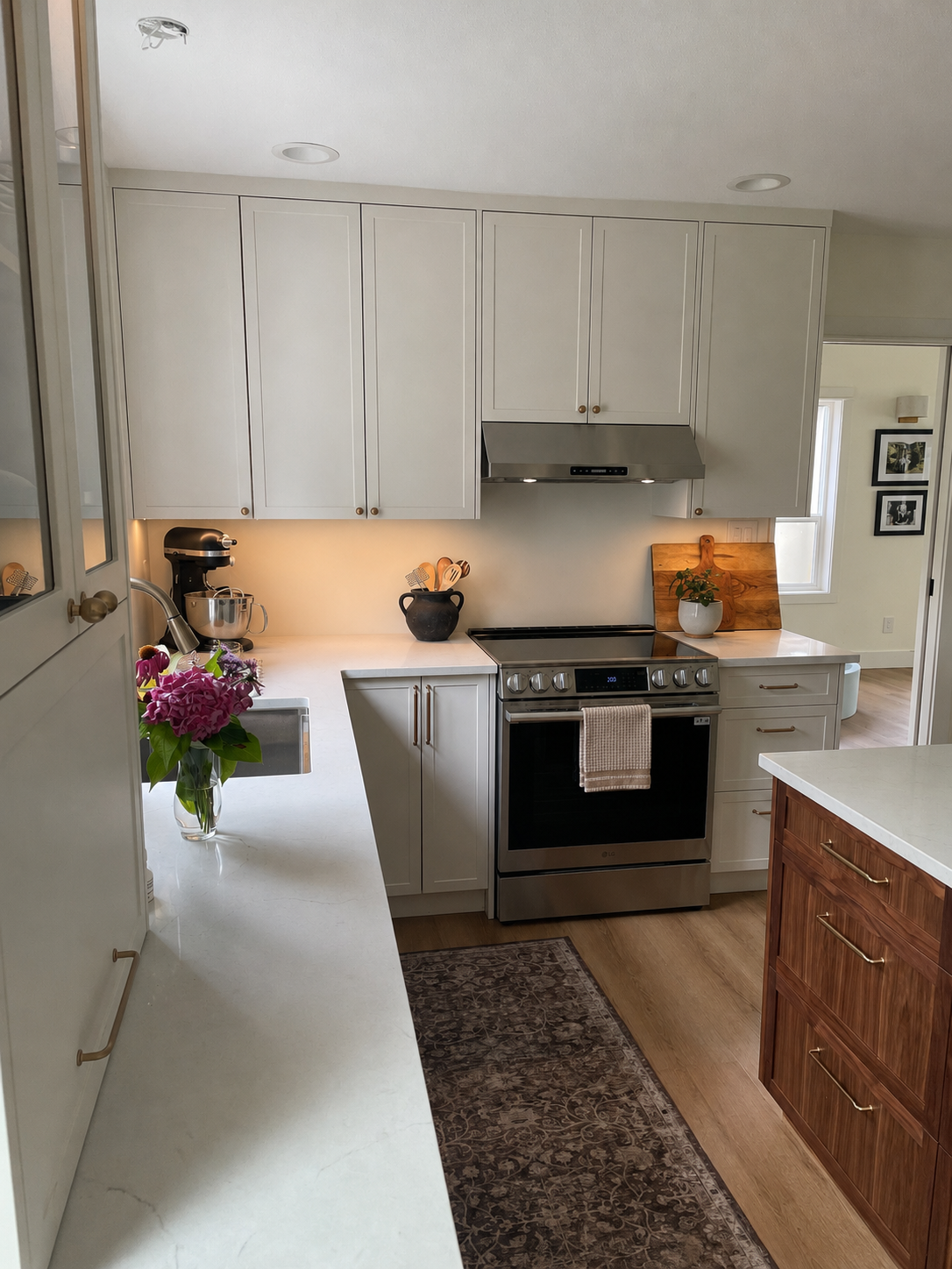 White Shaker with Walnut Island