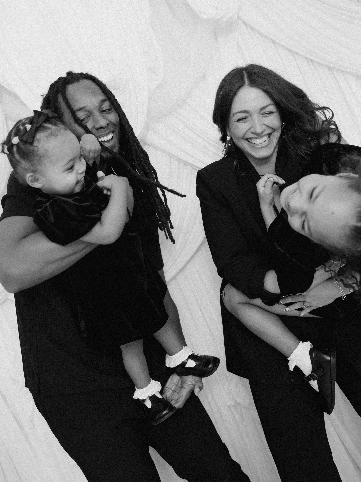 Holiday/Christmas minis in full effect! Have you booked yours yet? 🎄

✨ Elegant Setup
✨ Minimal Setup
✨ Option to book both

November 8 &amp; 9 l December 13 &amp;14
📍 Lair The Studio

Book yours now.