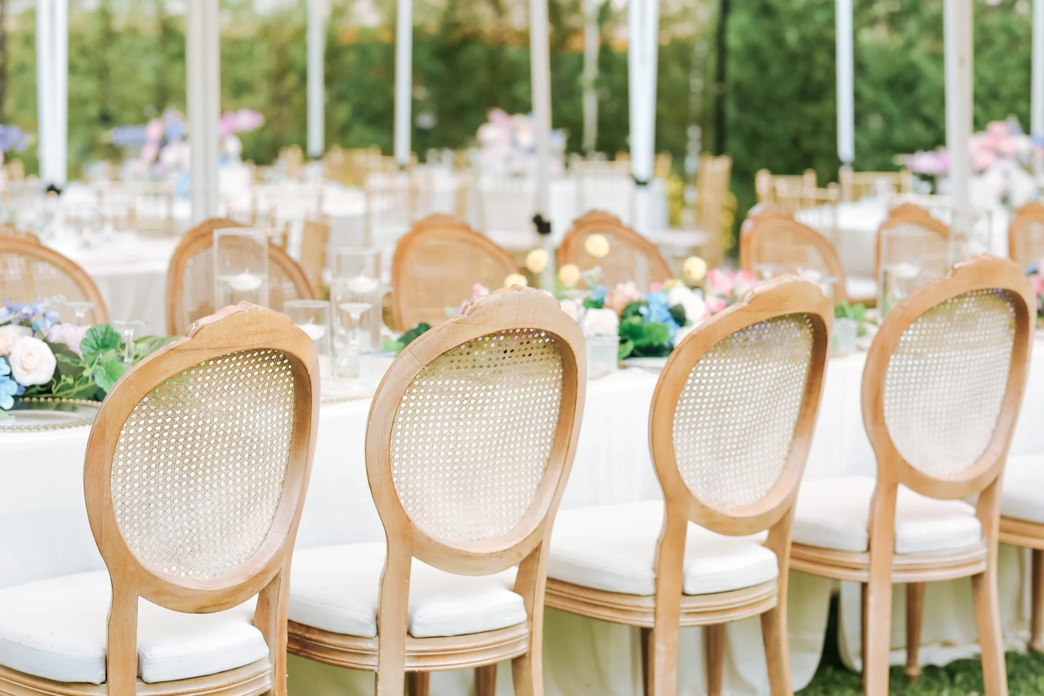 How to Choose the Perfect Chairs and Tables for Any Event