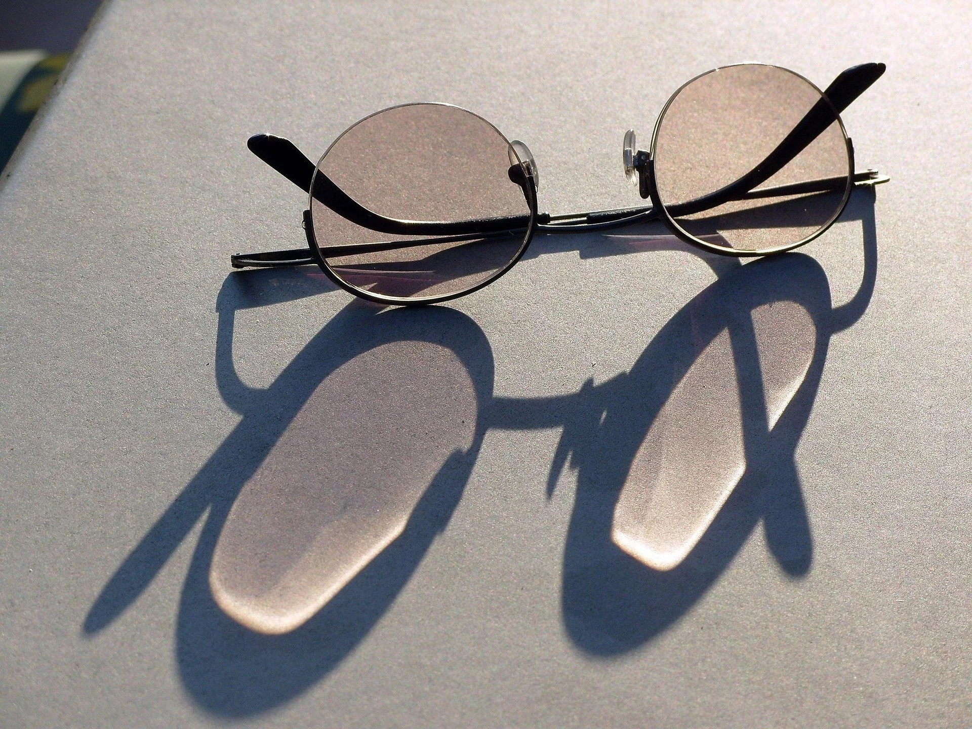 Using Photochromic Lenses as a UV Indicator
