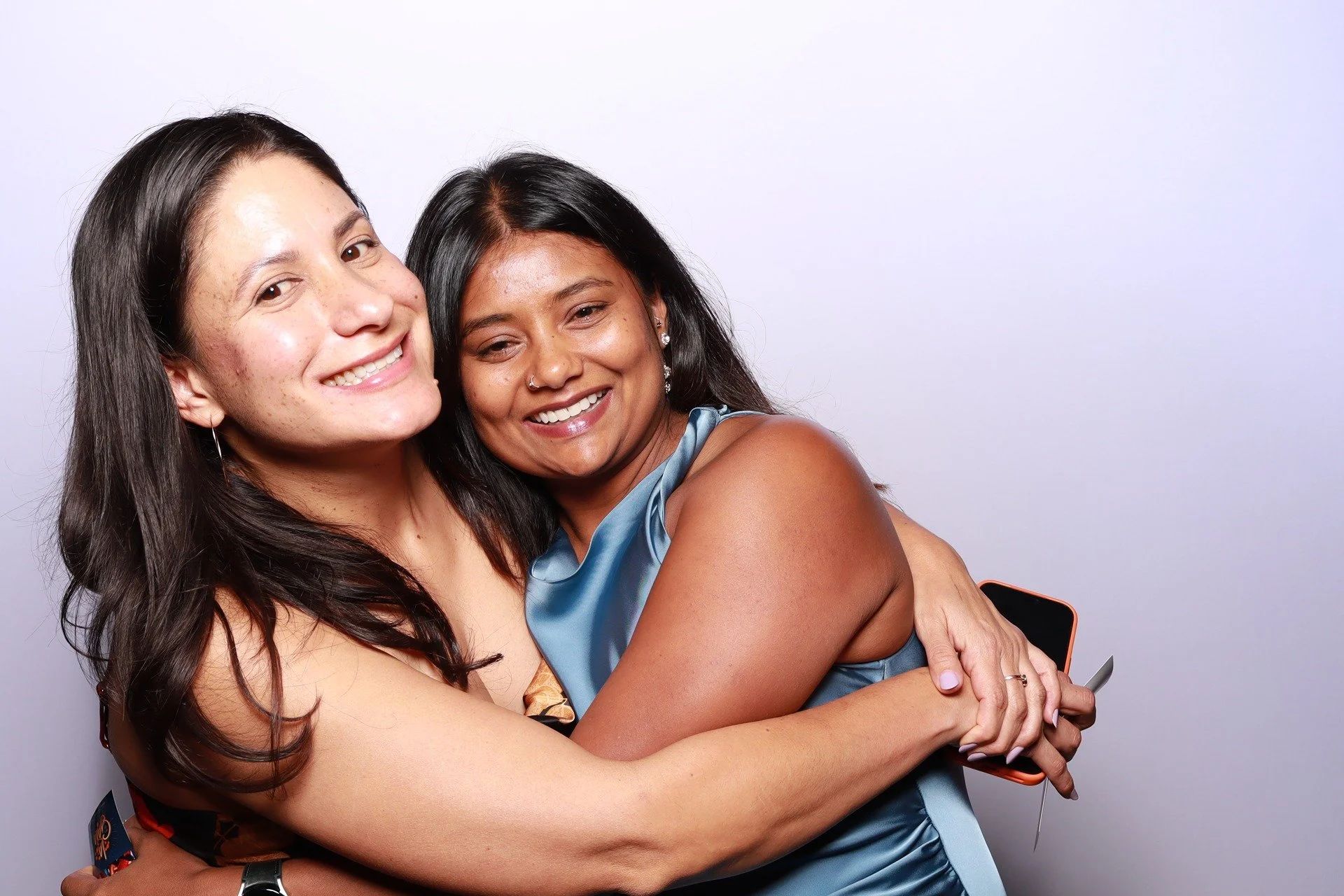 portland-open-air-photo-booth-guests-hugging.jpg