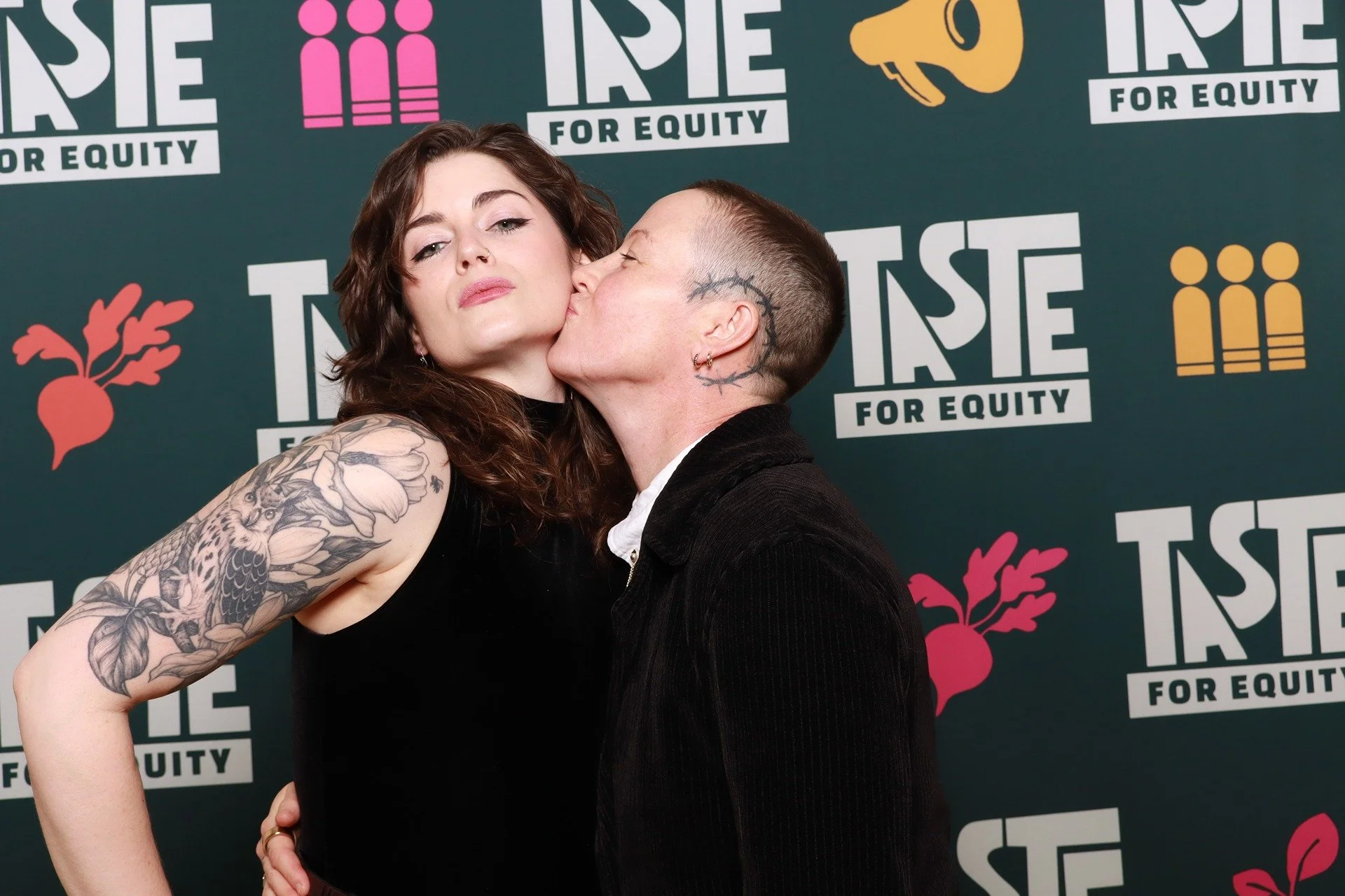 wo-guests-open-air-photo-booth-gala.jpg