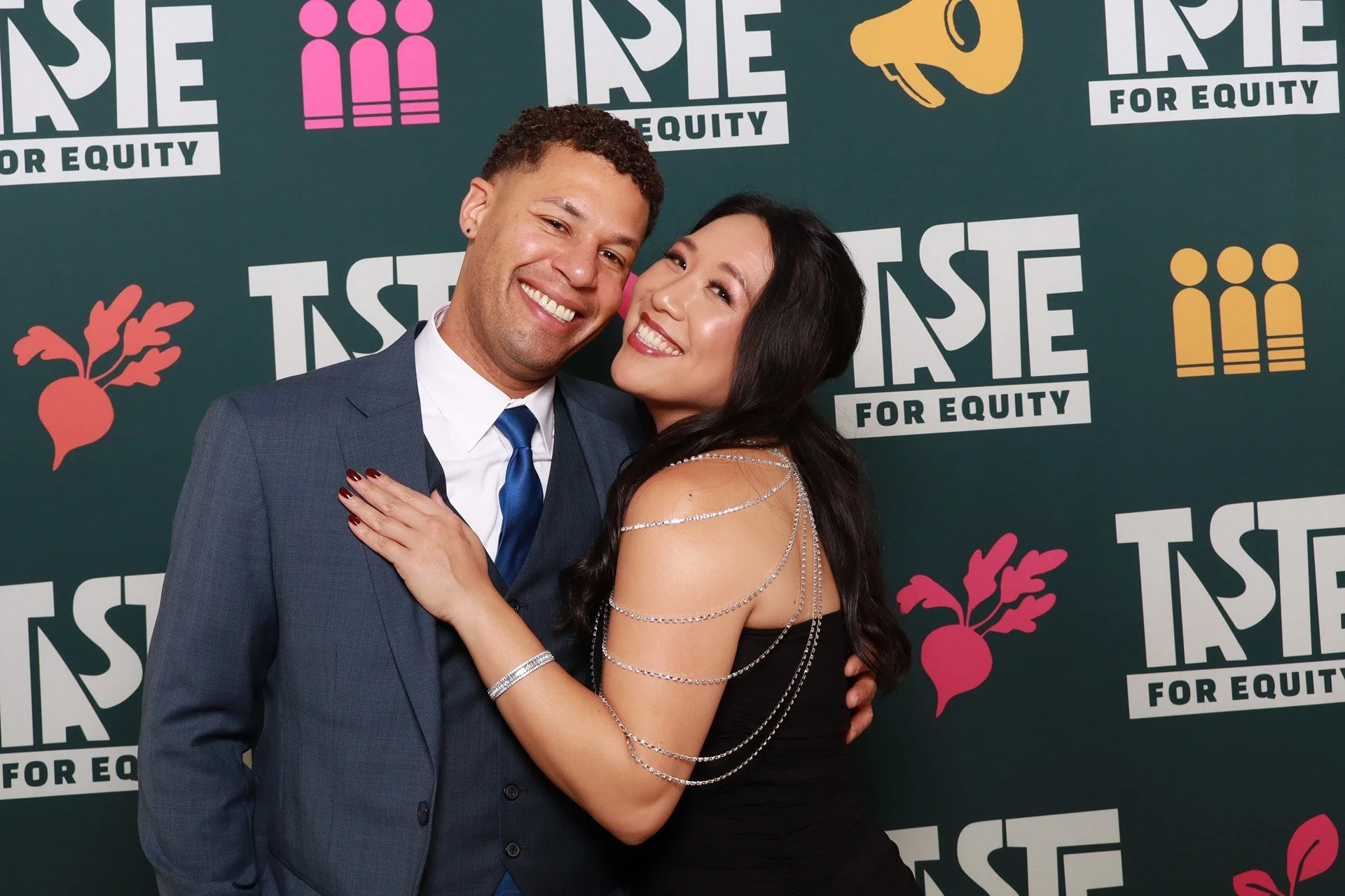 couple-hugging-portland-gala-photo-booth..jpg
