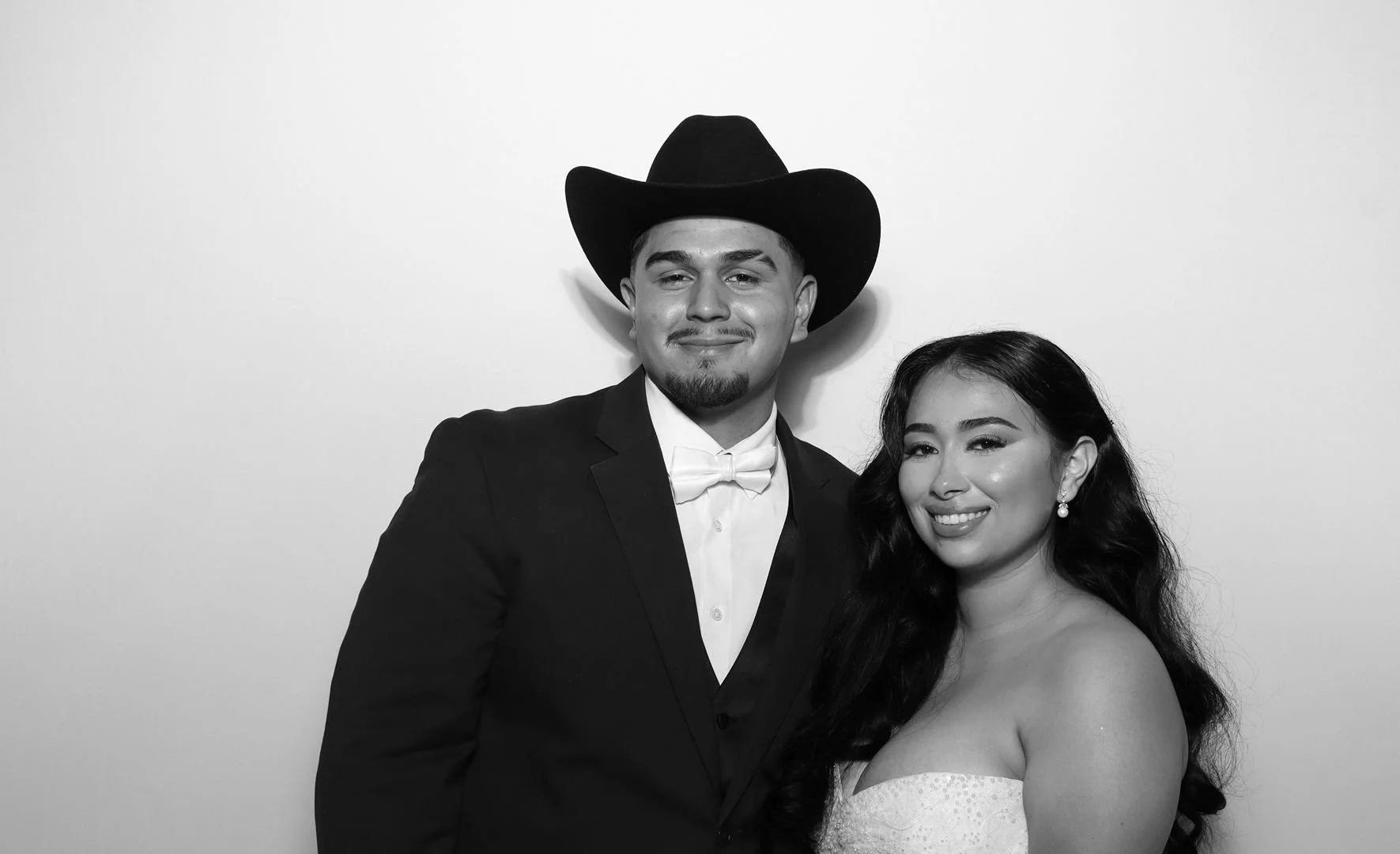 Glam-photobooth-oregon-wedding.jpg