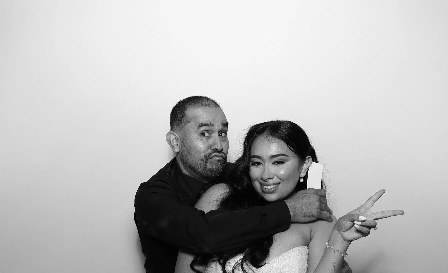 bride-and-father-posing-glam-photobooth.jpg