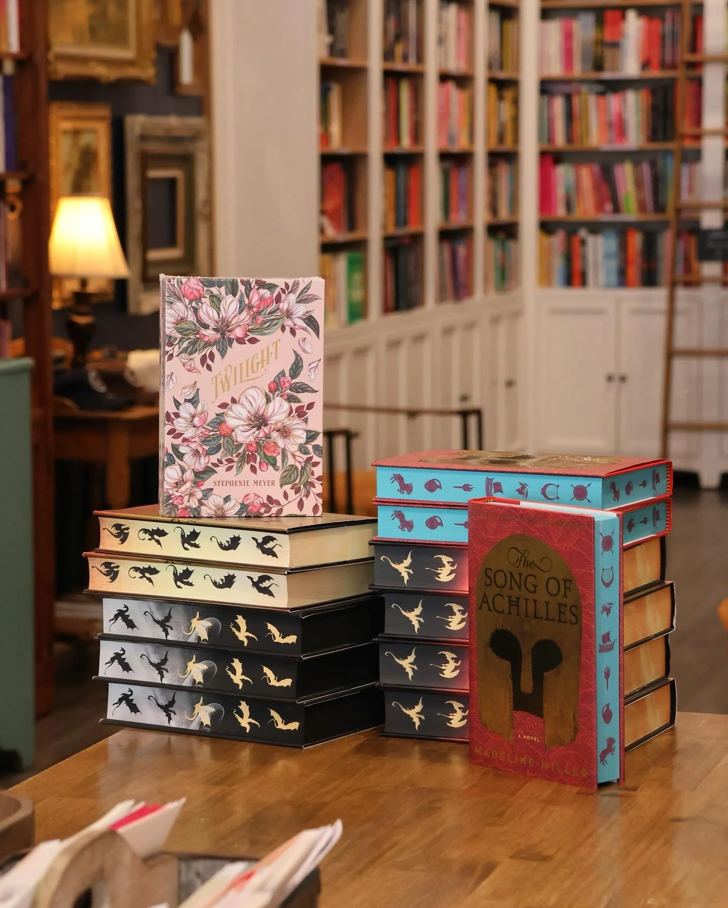 New releases but it&rsquo;s iconic reprints?? Yes and yes&hellip;

#sunnysbookshop #books