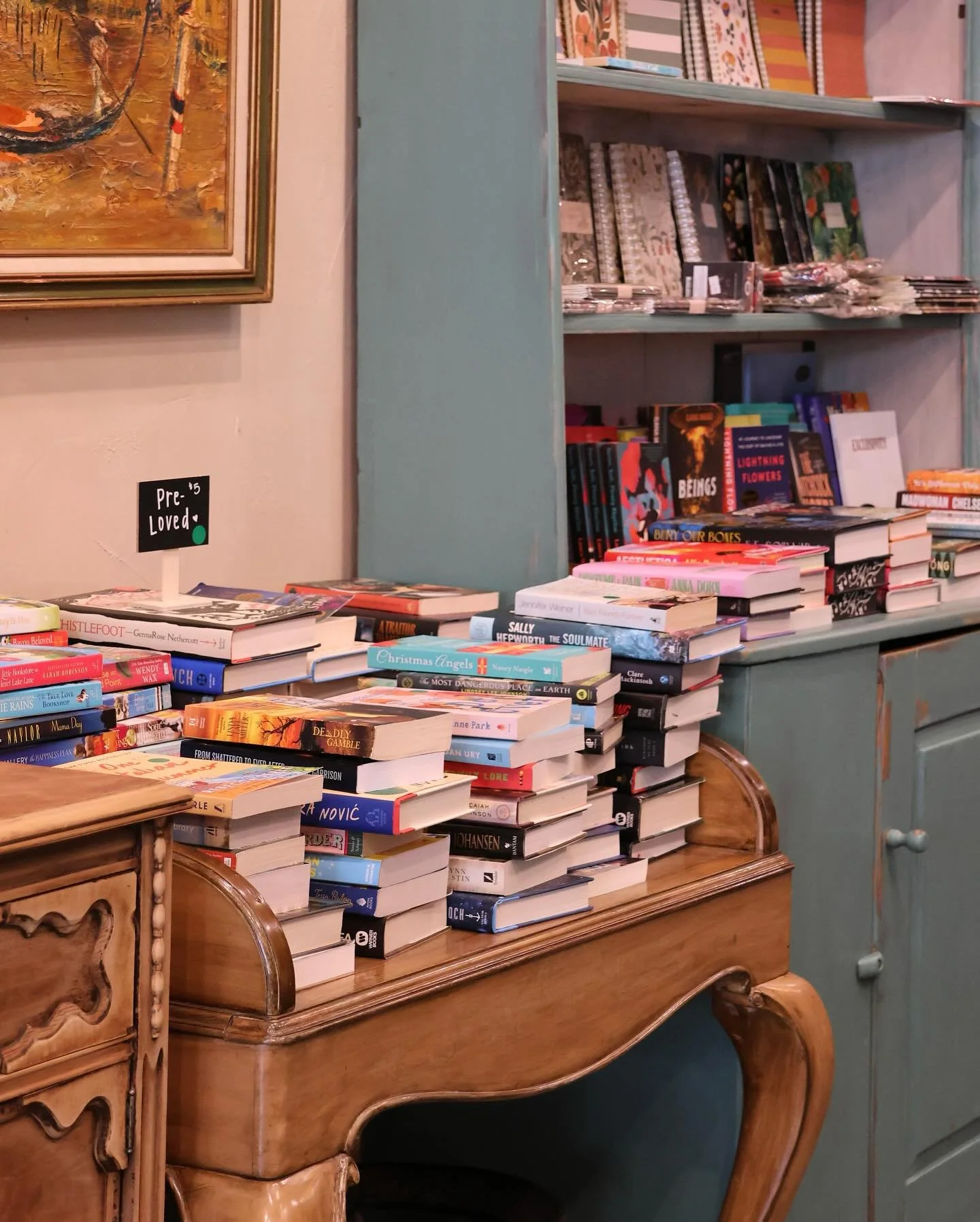 We&rsquo;re not saying how you should spend your Saturday, but going through a pile of books doesn&rsquo;t seem so bad&hellip;

#sunnysbookshop #books