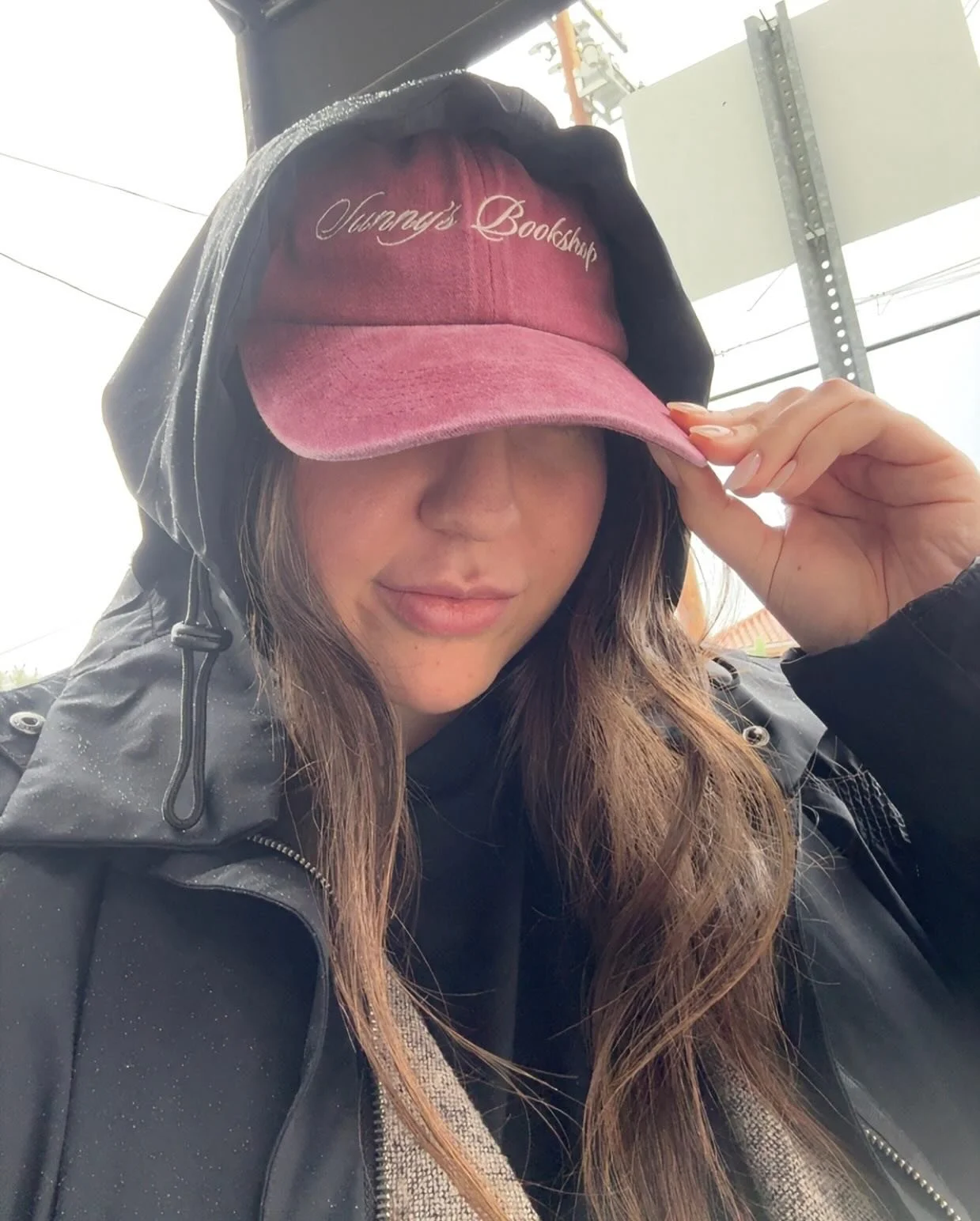 It&rsquo;s a rainy day but we just dropped our Signature Dad Cap. Now available online!!

#sunnysbookshop #books