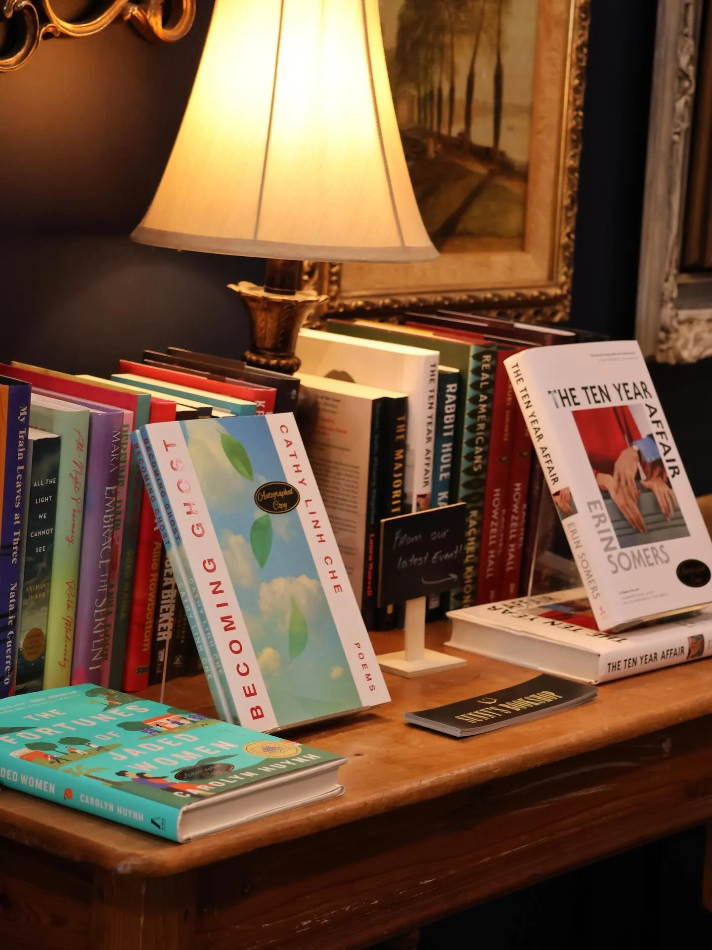 We&rsquo;re not telling you what to do, but a signed book is the perfect gift

#sunnysbookshop #books