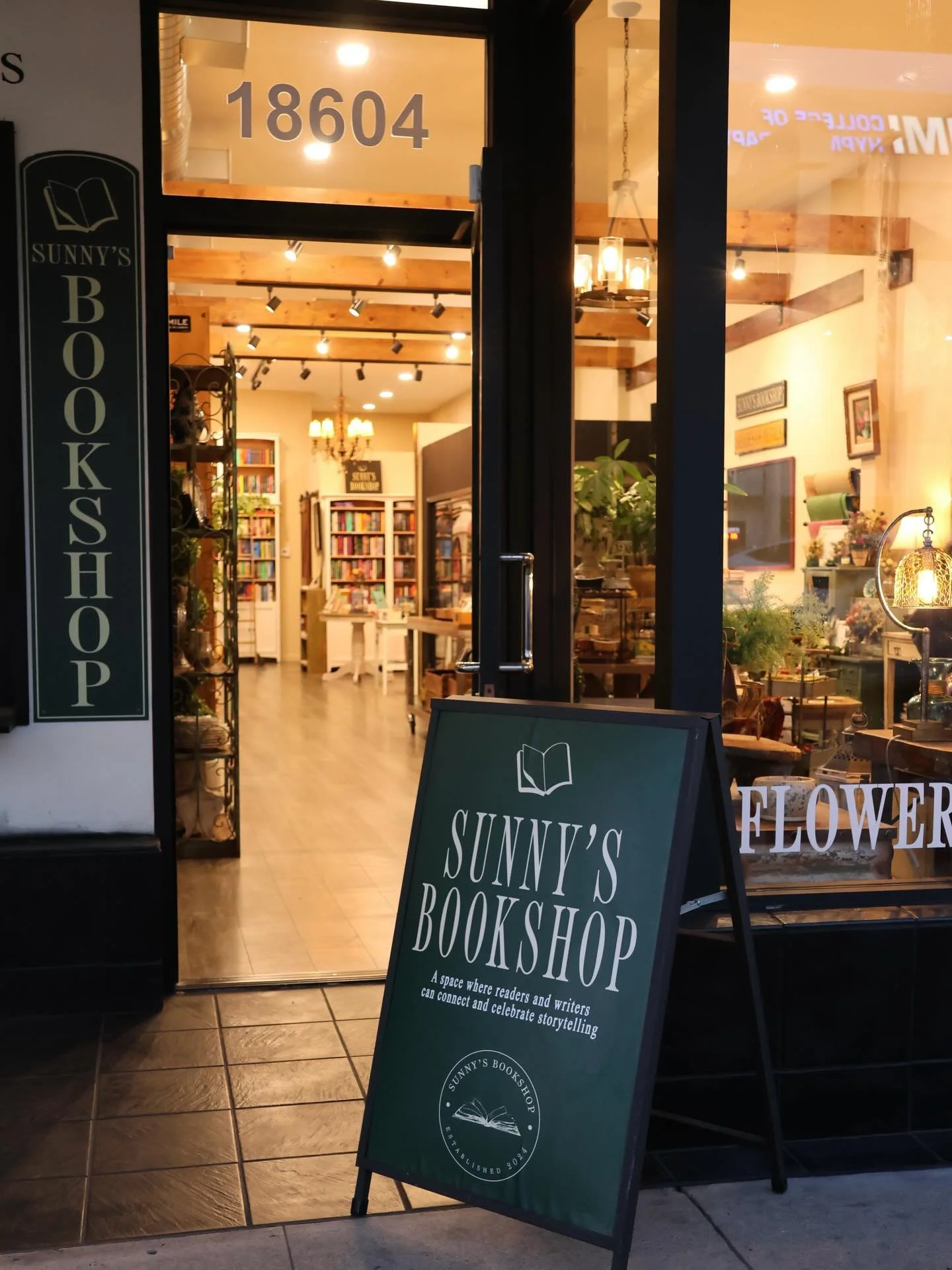 After hours >>>

#sunnysbookshop #books