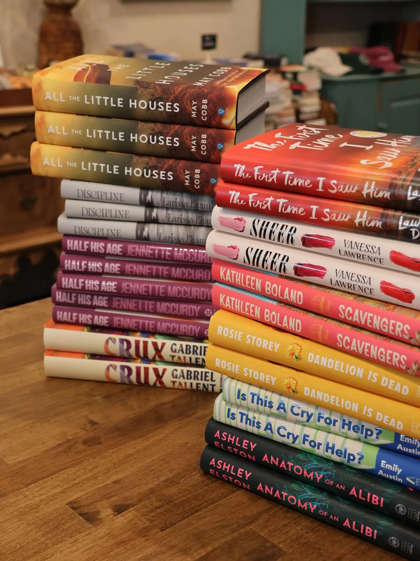 There&rsquo;s definitely something in the air in January

#sunnysbookshop #books