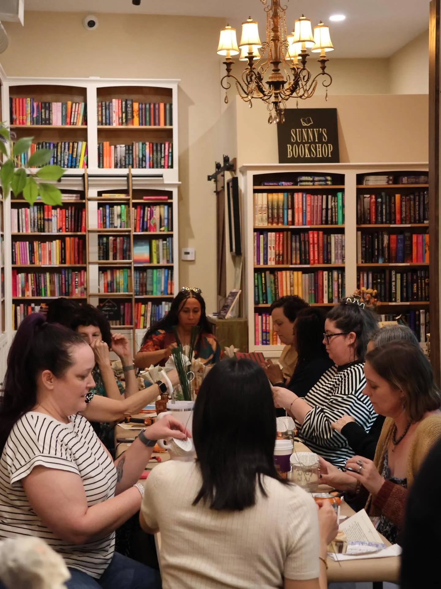 We had such a lovely evening with @boutiquebookretreats and @originalzencollective !! It was definitely one of the most wholesome evenings we&rsquo;ve had at the shop and we can&rsquo;t thank you all enough who showed up to make some book bouquets wi