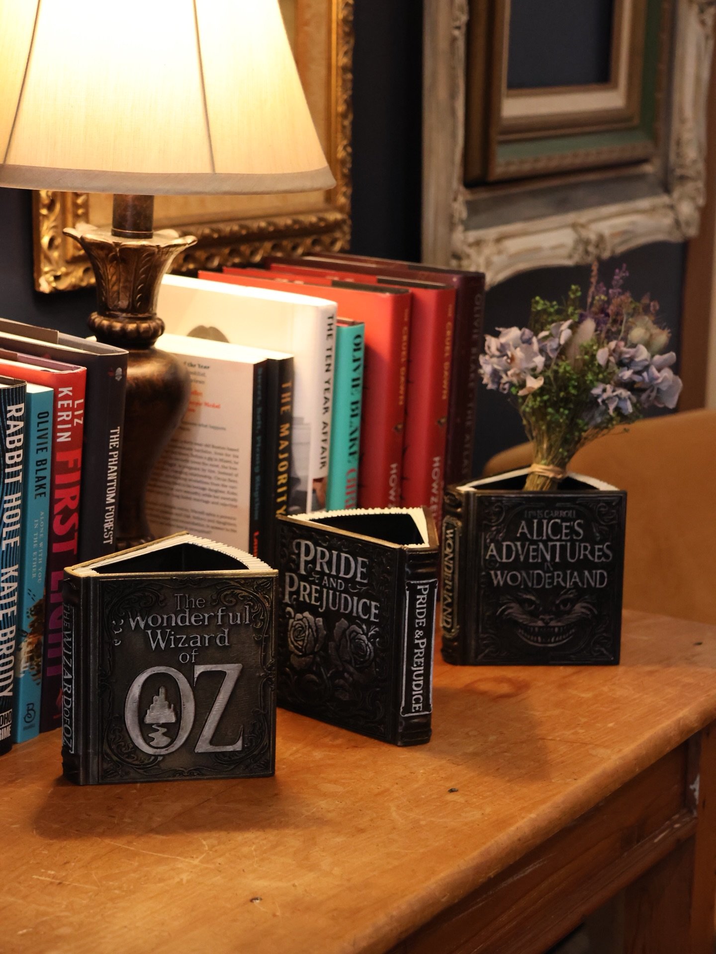 Look what we&rsquo;re bringing to the @latimesfob !! @bespokegiftsstudios visited us during one of our events and we&rsquo;re now selling her book vases (we&rsquo;re obsessed with them). Visit us at booth 135 for the full collection &hearts;️

#sunny