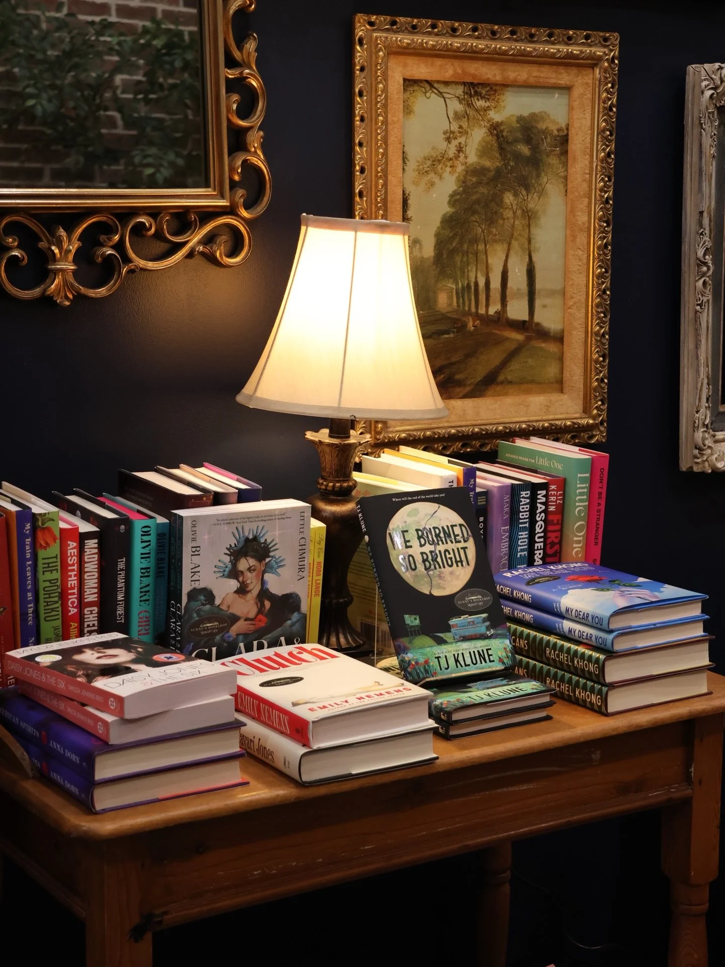 Visit our store for the coolest signed copies???

#sunnysbookshop #books