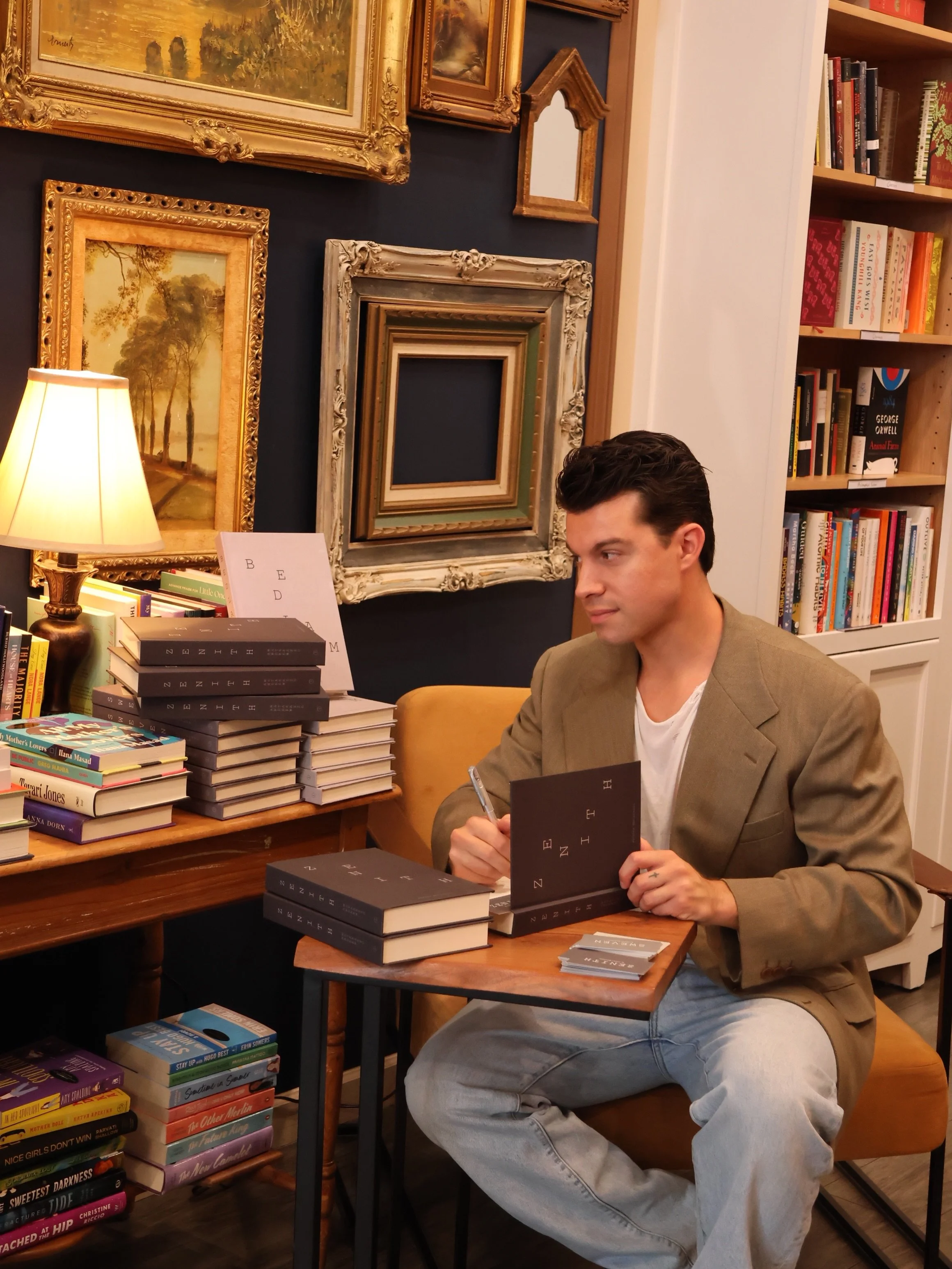 We had a special visit from actor and author @andrewmatarazzo who wrote the dystopian BEDLAM Trilogy: BEDLAM, SWEVEN, and ZENITH. Andrew is beyond talented and you can visit our store or website to purchase signed copies of the trilogy!

#sunnysbooks