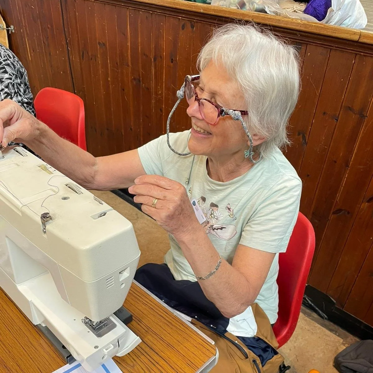 🧵 Textile repairs at Share Skipton Repair Caf&eacute;!

Got a broken zip, torn clothing, or knitting that needs rescuing? Bring it along 💚

🗓 Sat 30th May
📍 St Andrew&rsquo;s Church Hall
⏰ 10&ndash;1

#TextileRepair #ShareSkipton #RepairCafe #Slo