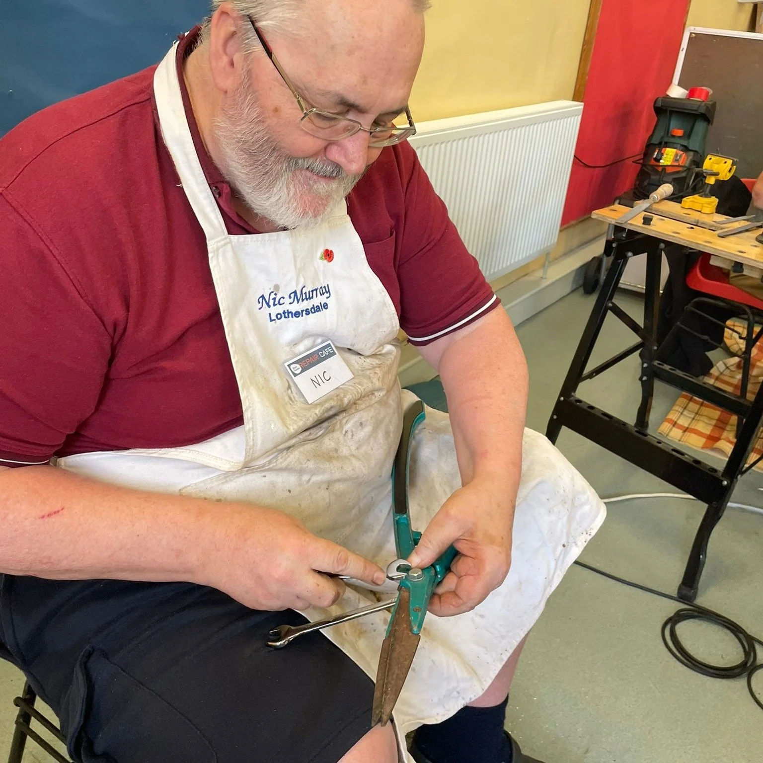 🔪 Blade sharpening is back!
Bring along blunt knives, scissors, secateurs and more and give them a new lease of life ✨

🗓 Sat 30th May
📍 St Andrew&rsquo;s Church Hall
⏰ 10&ndash;1

#ShareSkipton #BladeSharpening #RepairCafe #FixDontThrow