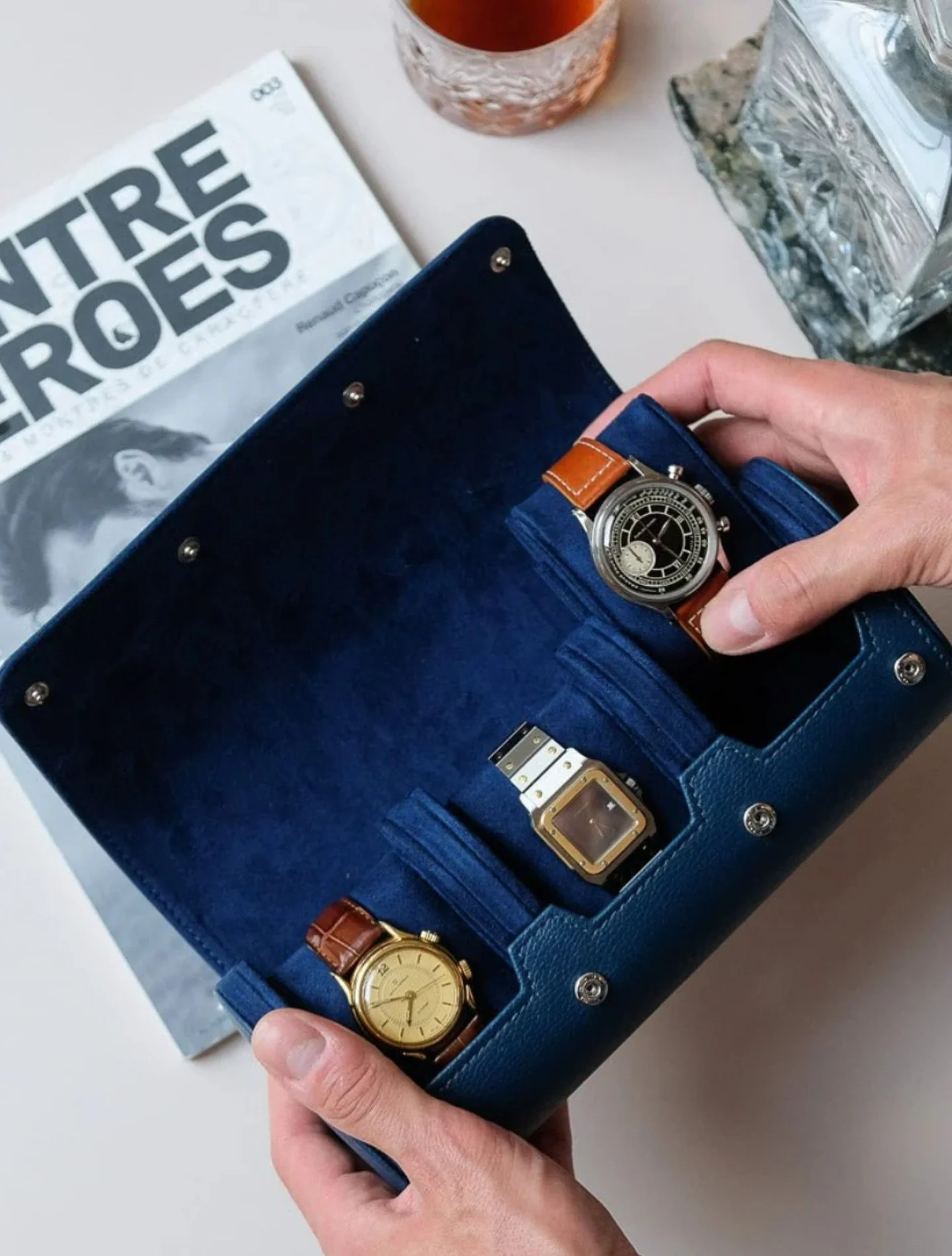 On craque pour ces nouvelles boîtes à montres de voyage ! Disponibles pour une, deux ou trois montres ! À découvrir d’urgence en boutique et en ligne ❤️