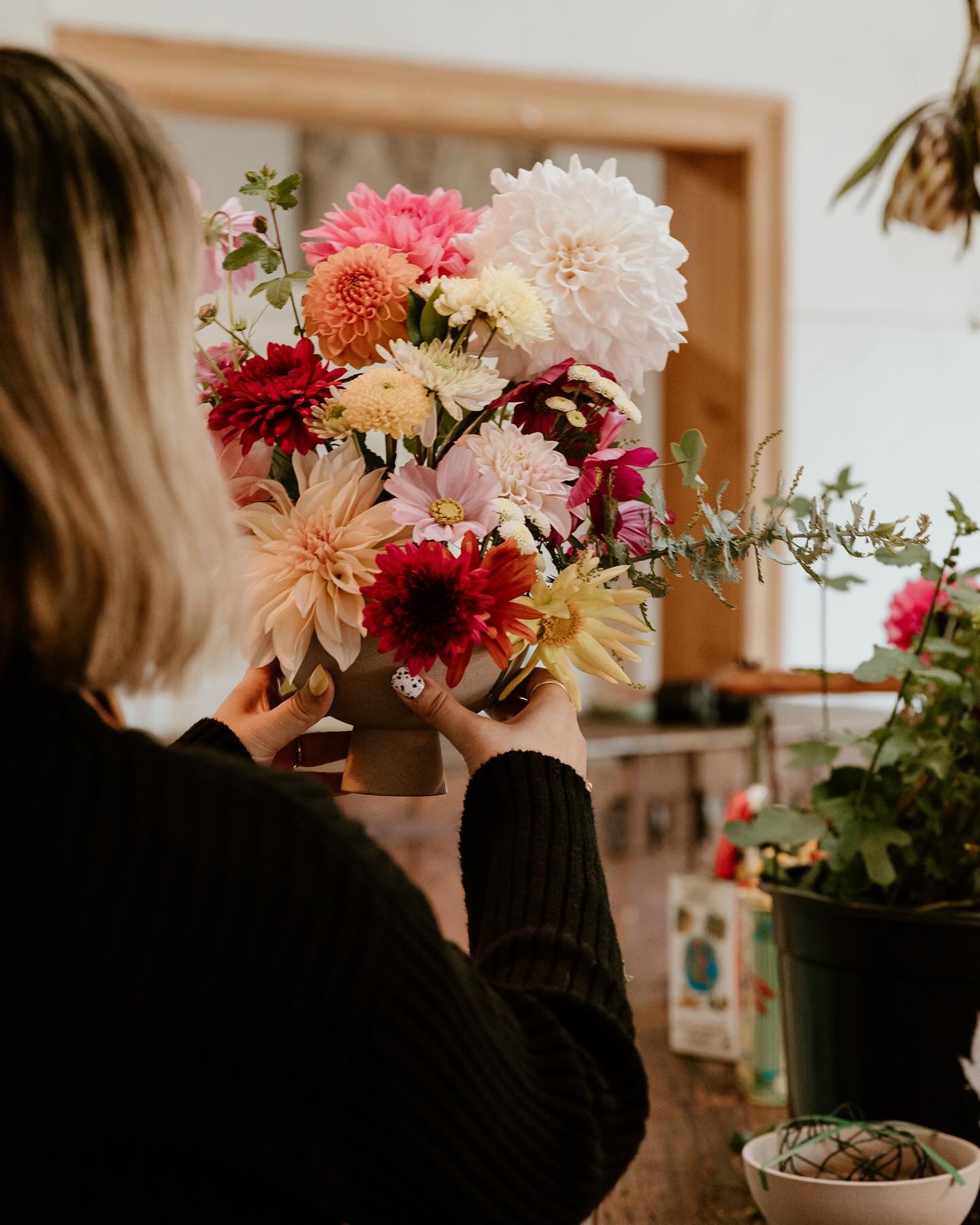 I&rsquo;m excited to bring more of your floral dreams to life in my studio this wedding season! 🌸🌼🌷

📸 @vanessa.joy.photos 

#weddingflorist #eventflorist #castlemaineflorist #maldonfloristry #harcourtflorist #newsteadflorist #bendigoflorist #kyn