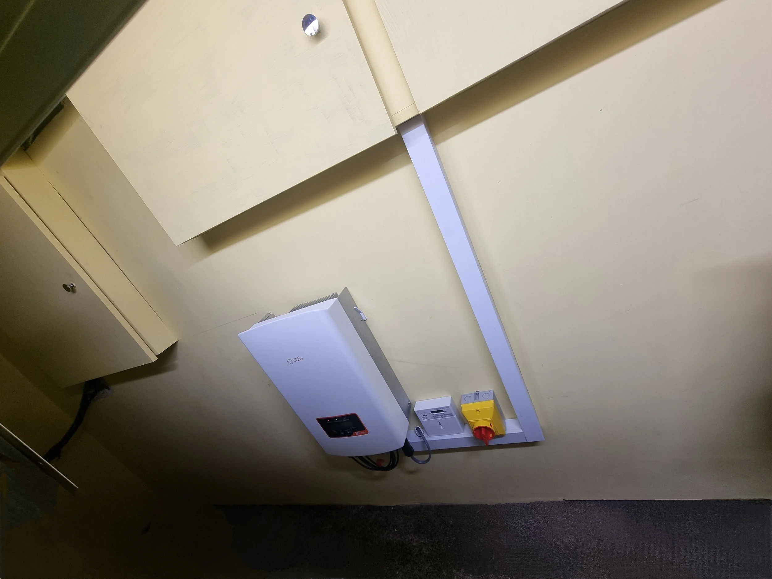 Solis inverter. Dual tracking MPPT for an East / West array