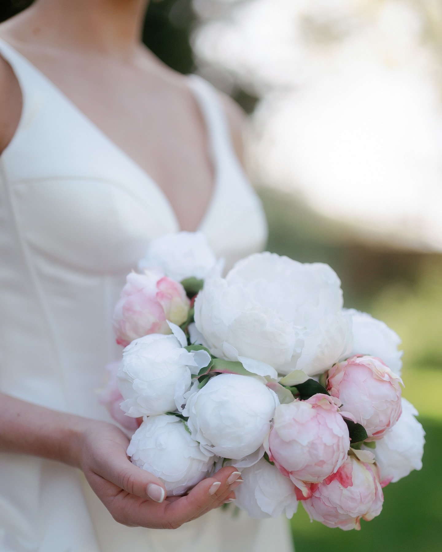 Season of peonies! With our luxury silk flowers, you can enjoy the beauty of peonies all year round. No matter your favourite bloom, we can create your perfect bouquet in any season.

Featuring our simply elegant and classic white and blush pink peon