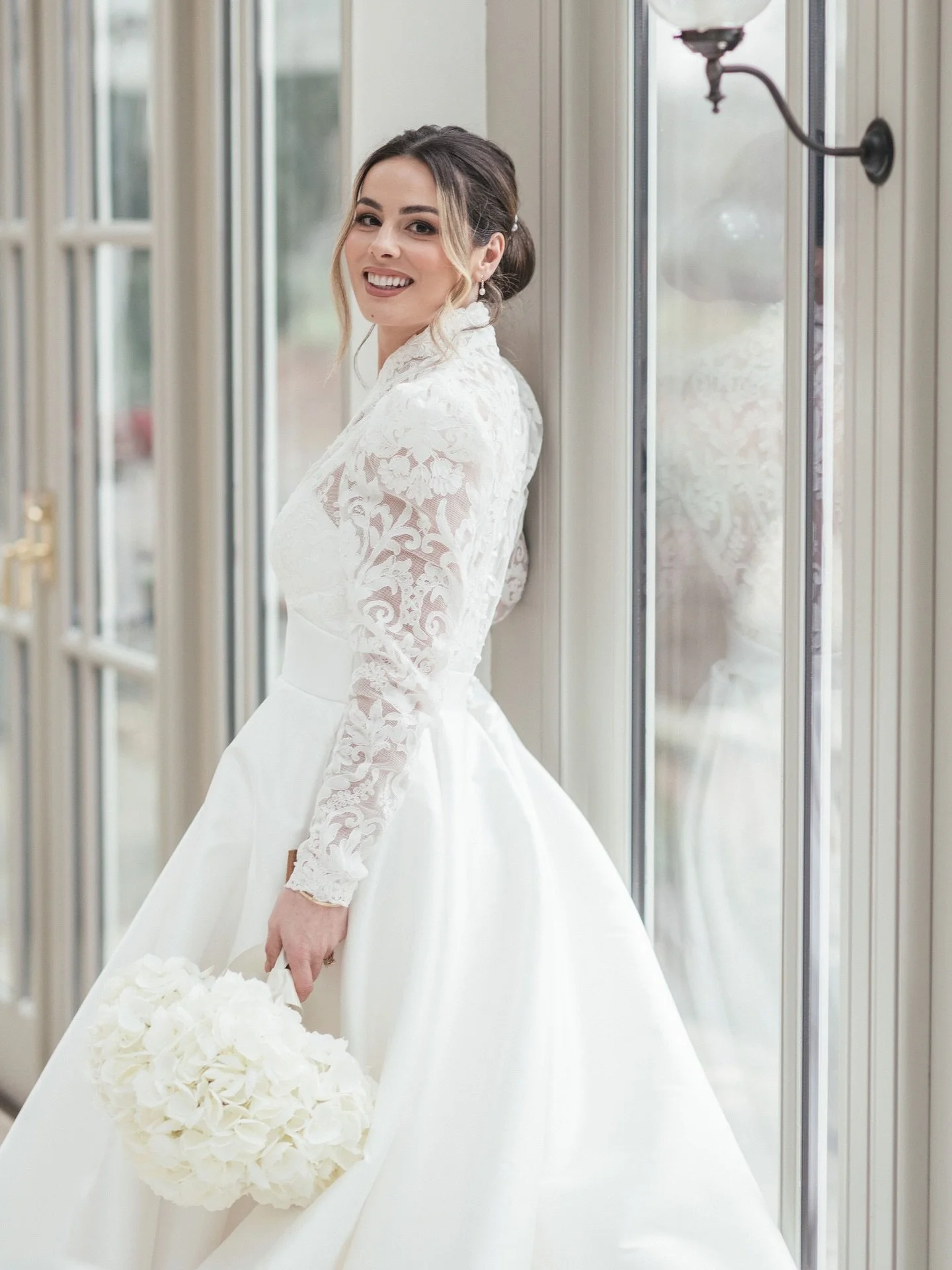 🤍 Hydrangea lovers, this one&rsquo;s for you 🤍

A little throwback to a beautifully styled celebration in the UK last January. 

Venue @remenham_court
Photography @hannahmcclunephotography
Florist &amp; organiser @simplyelegantfloralsuk
Wedding cak