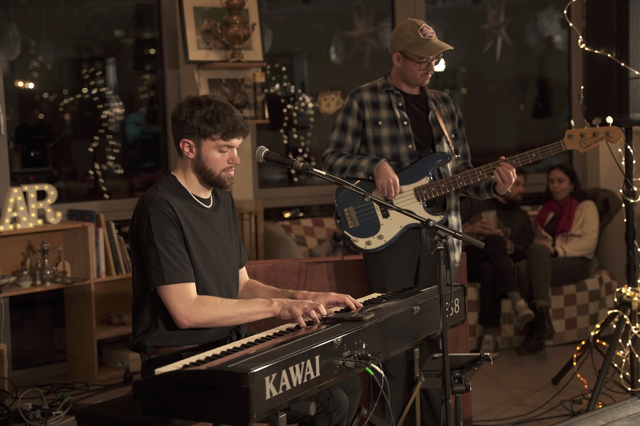 Johannes bei Sofar Sounds Linz