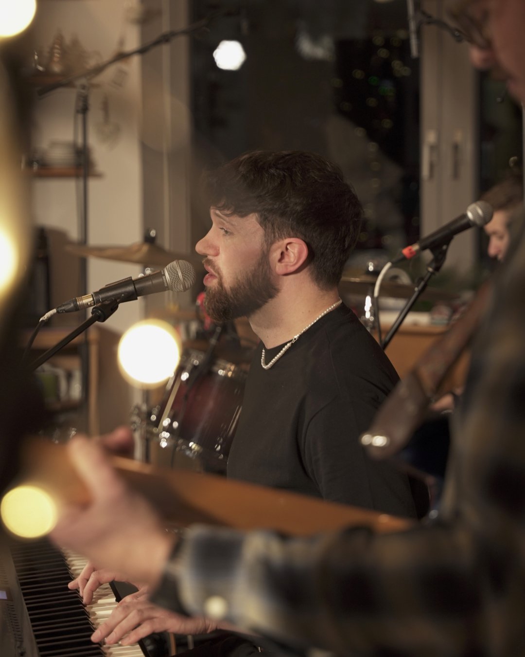 Wir hatten am vergangenen Freitag ein wirklich sch&ouml;nes Konzert bei @sofarlinz und wir sind immer noch ganz beseelt davon! Vielen Dank an alle, die zugeh&ouml;rt haben und jetzt hier folgen, so sch&ouml;n, dass ihr da seid! Danke auch an meine Ba
