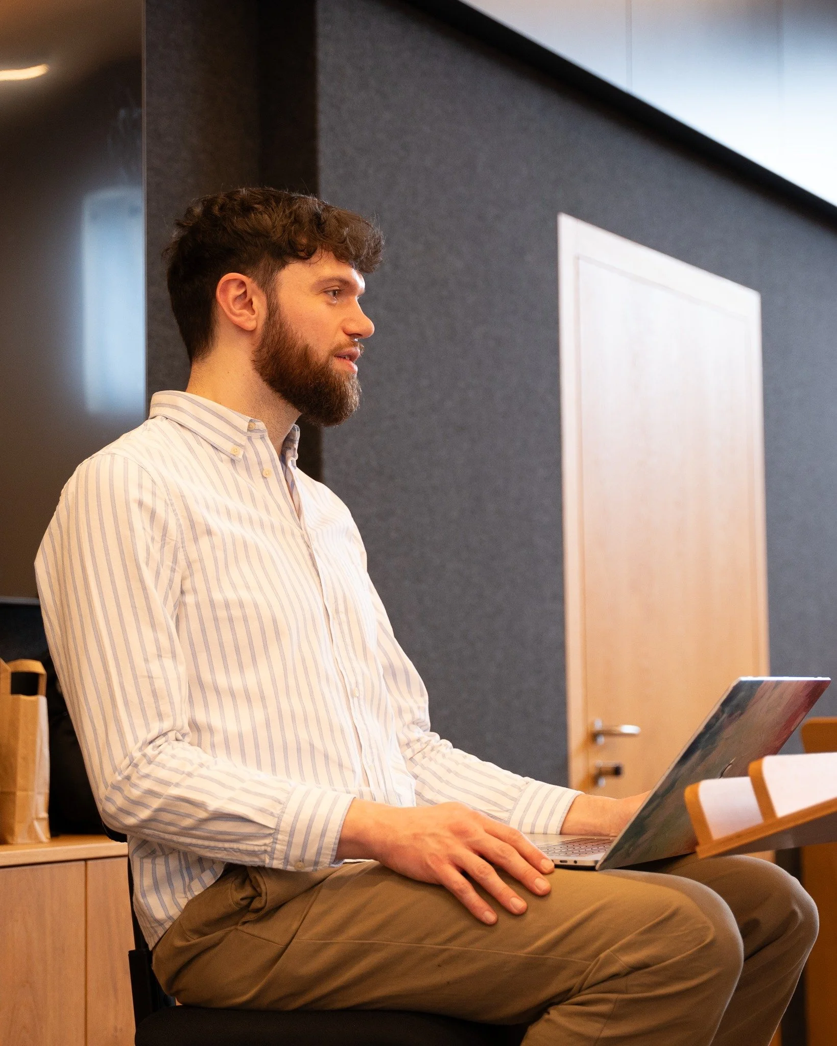 Recap zum Songwriting-Workshop ✨
.
Wenn mich jemand fragt, was die Ziele meines k&uuml;nstlerischen Projekt sind, das ist eines dabei ganz klar: Verbindung mit Musik schaffen und Menschen inspirieren, Musik zu machen! Und ich w&uuml;rde sagen, das ha