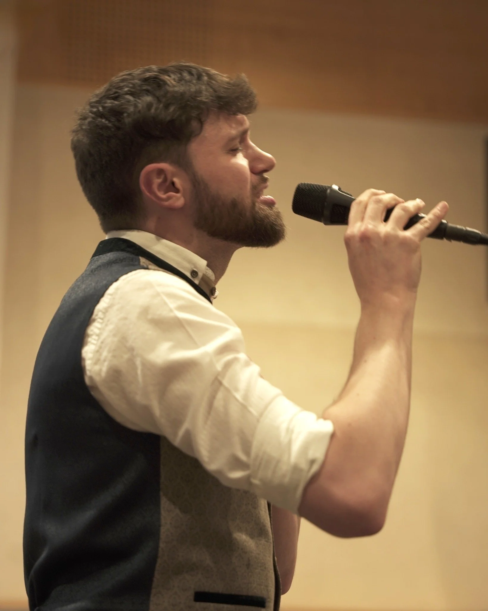 Das Fr&uuml;hjahrskonzert der @tk_aurach ist schon wieder fast eine Woche her - es war mir eine gro&szlig;e Ehre und hat super viel Spa&szlig; gemacht, dort zwei meiner Songs in besonderen Musi-Versionen zu singen!
.
Ich kann nur sagen: Ich freue mic