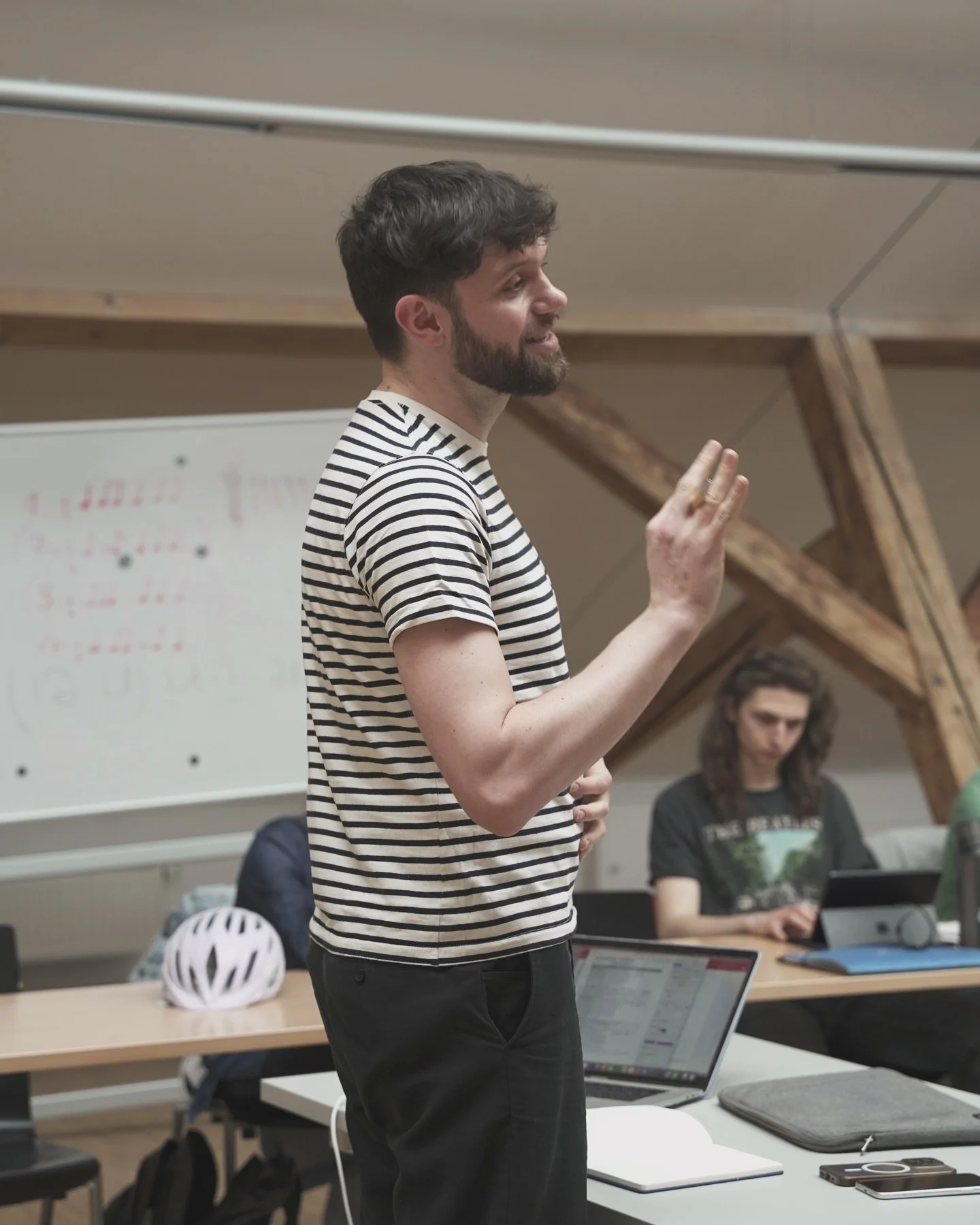 Danke an das @mozarteumuniversity f&uuml;r die erneute Einladung, einen Songwriting-Workshop f&uuml;r die Studierenden dort zu leiten! Wir haben drei sehr spannende Stunden verbracht - und es ist immer so spannend f&uuml;r mich, zu h&ouml;ren, was da