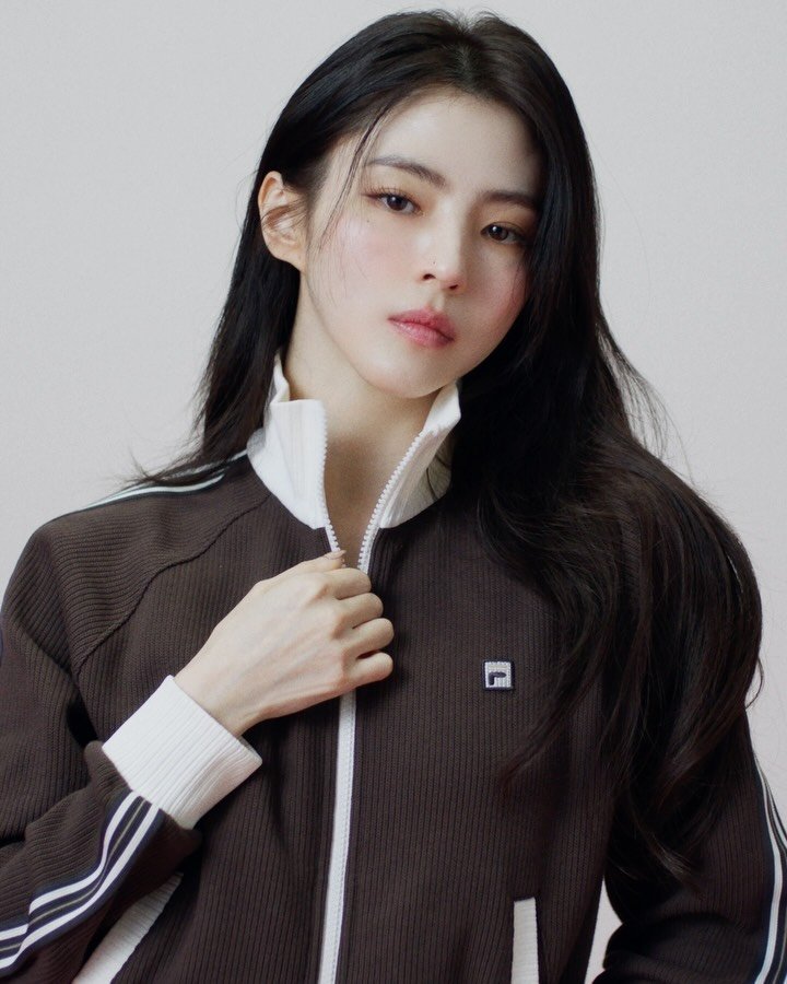 Introducing the 1911 Knit Track, presented by Han So-hee, the muse of FILA.

Where heritage meets modern precision, this refined knit silhouette moves with quiet confidence.
Lightweight. Streamlined. Effortlessly elevated.

Captured in motion&mdash;d