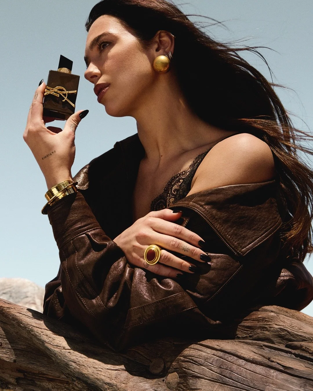 Dua Lipa fronts the new limited couture edition of LIBRE; LIBRE Santal Couture. The new scent delivers an exclusive, warm sandalwood note, making it the first floral woody scent in the LIBRE collection.

@yslbeauty 
#YSLBeautyMY #LIBRESantalCouture