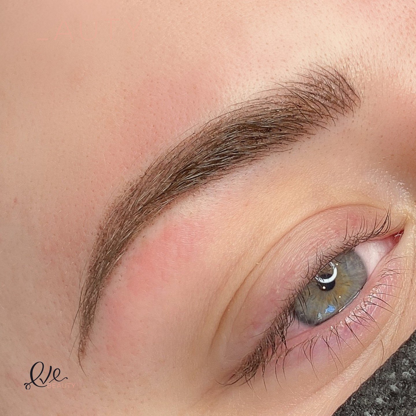 Combination Brow HEAVEN with @bostonblushandbrows ☁️ 😇 

Eve Beauty provides the most natural and gorgeous looking pmu brows. After hundreds of happy clients, years of experience, and extensive training on the latest and greatest services, we are co