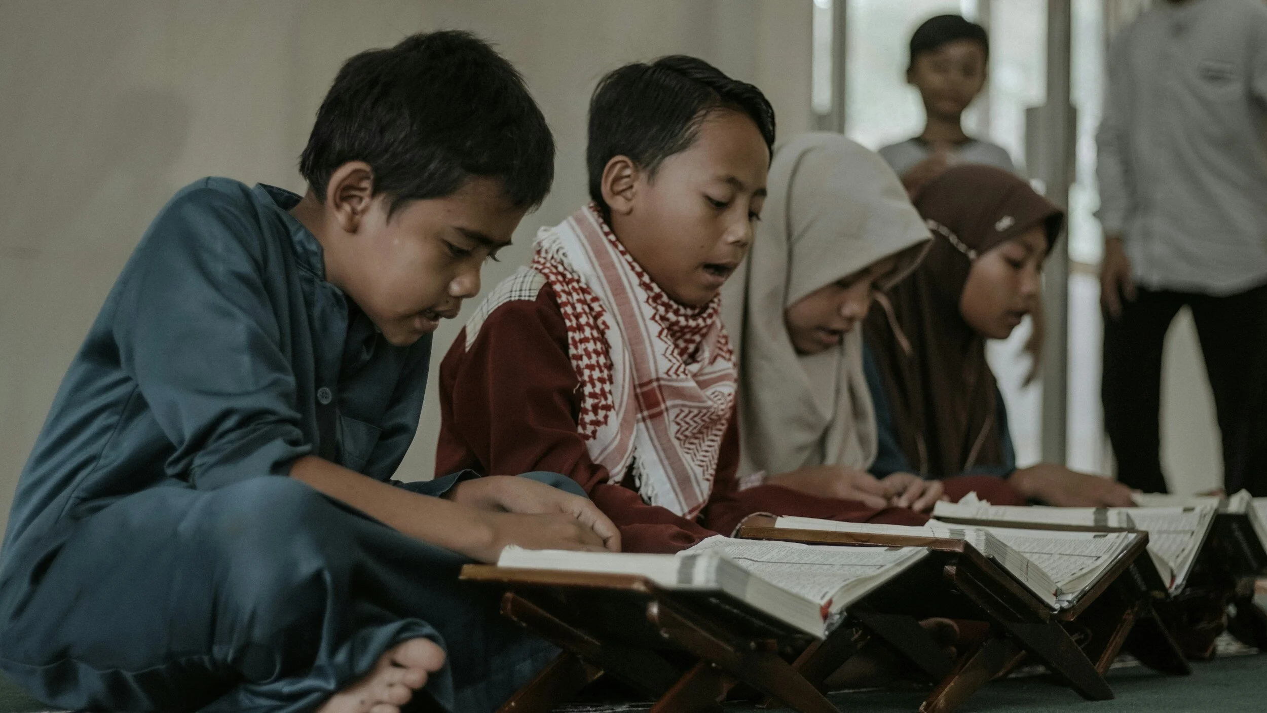 students reciting Qur'an