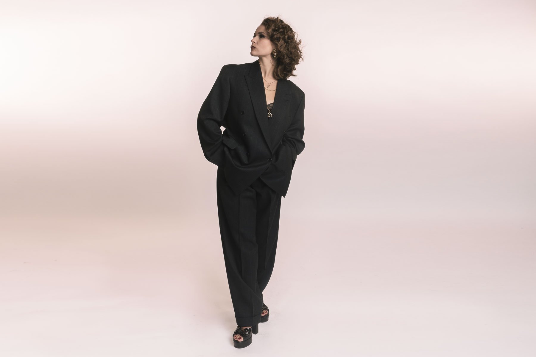 “Violet Greens Swaggz The Swing”