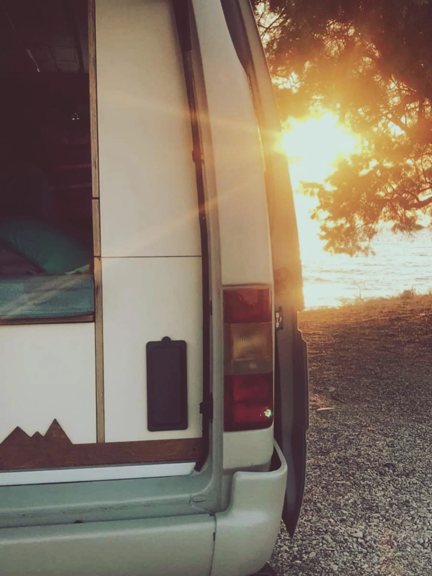 You and your van by the sea&hellip;

#vanlife #campervan #sunset #fordtransitcamper