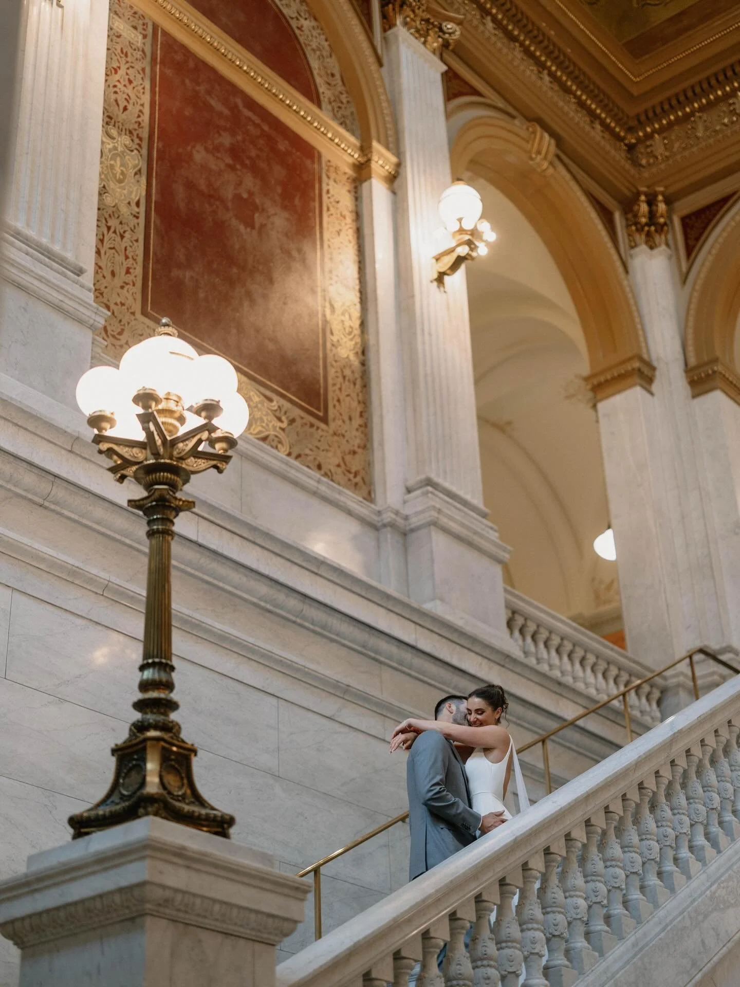 Happy Friday! My books for January - December 2027 are officially OPEN! So if you are starting your vendor search for your special day in 2027, let&rsquo;s talk 🫶🏻 

#ohiophotographer #midwestphotographer #weddingphotography #elopementphotography #
