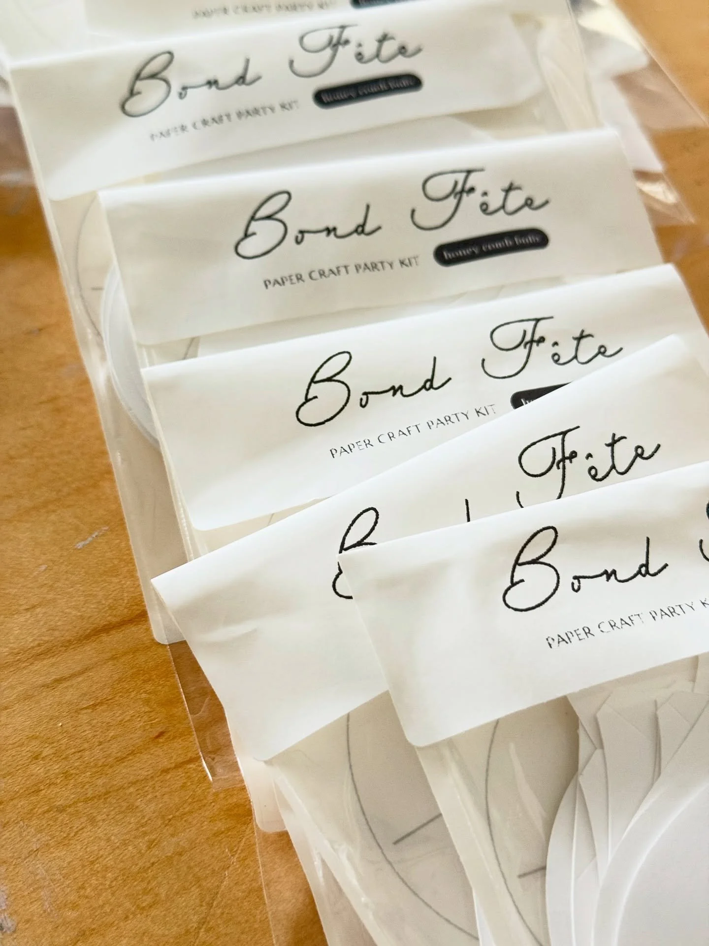 I&rsquo;m prepping for my November 14 craft party. We&rsquo;ll be making 2 honeycomb bulbs, customizing them to fit your tree and decor. 

11 spots available. Link in bio or Dm me.

#savannahchristmas