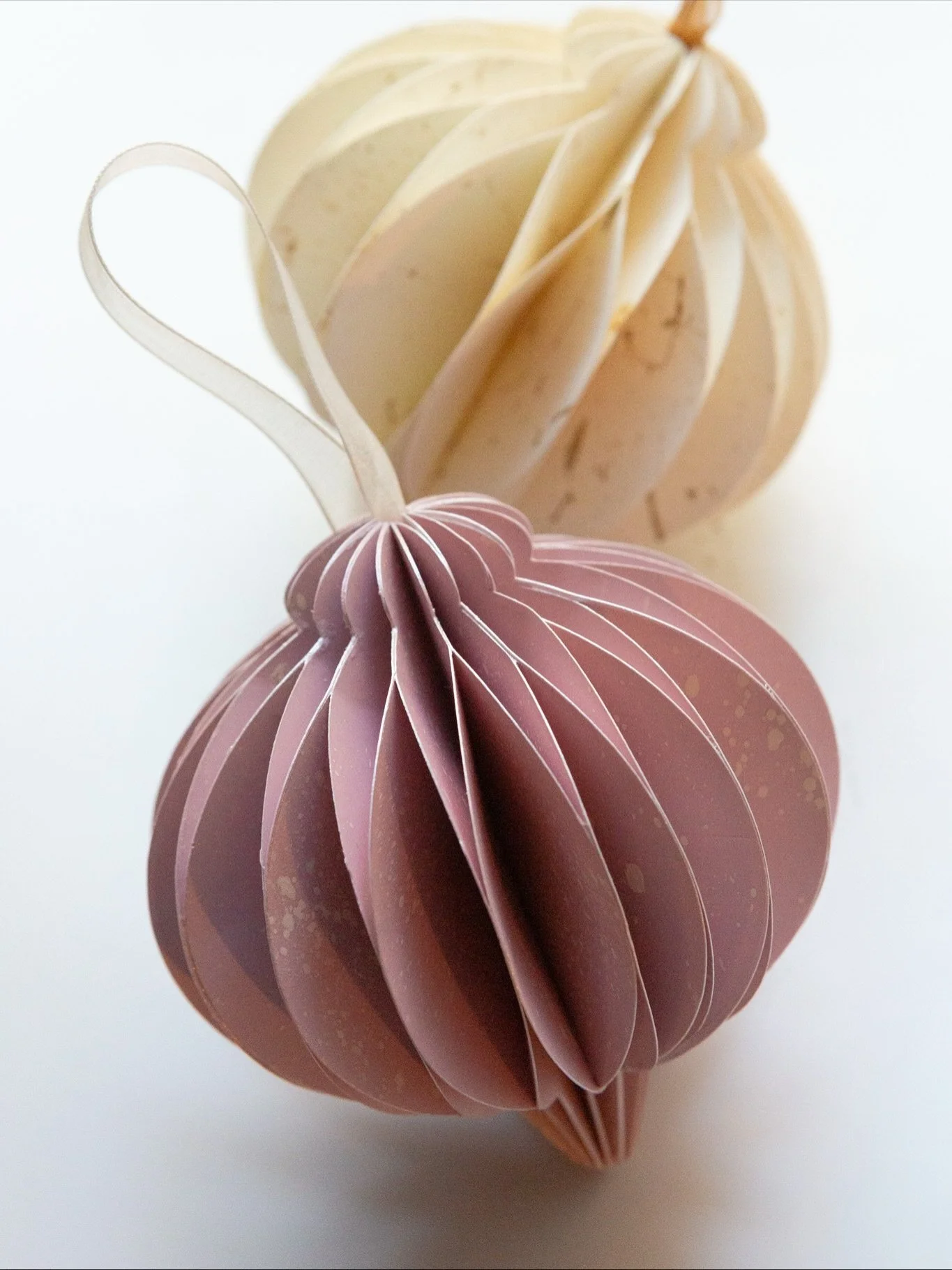 A little step-by-step guide on these splatter honeycomb ornaments is coming your way soon. 

#diychristmas