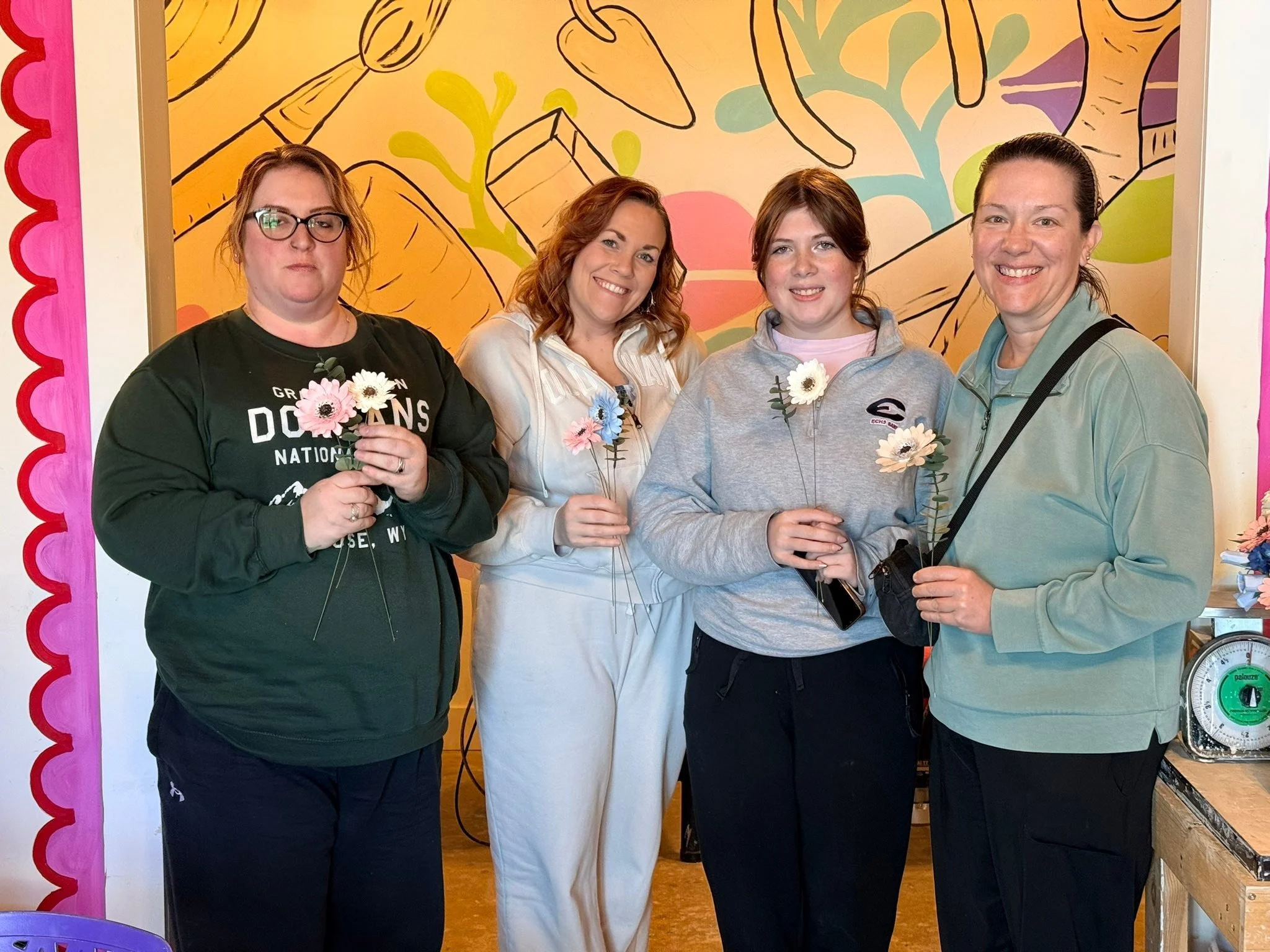 Just wrapped the flower workshop 🌼🌼 the dahlia is next! 

Effingham Artists
@highlight