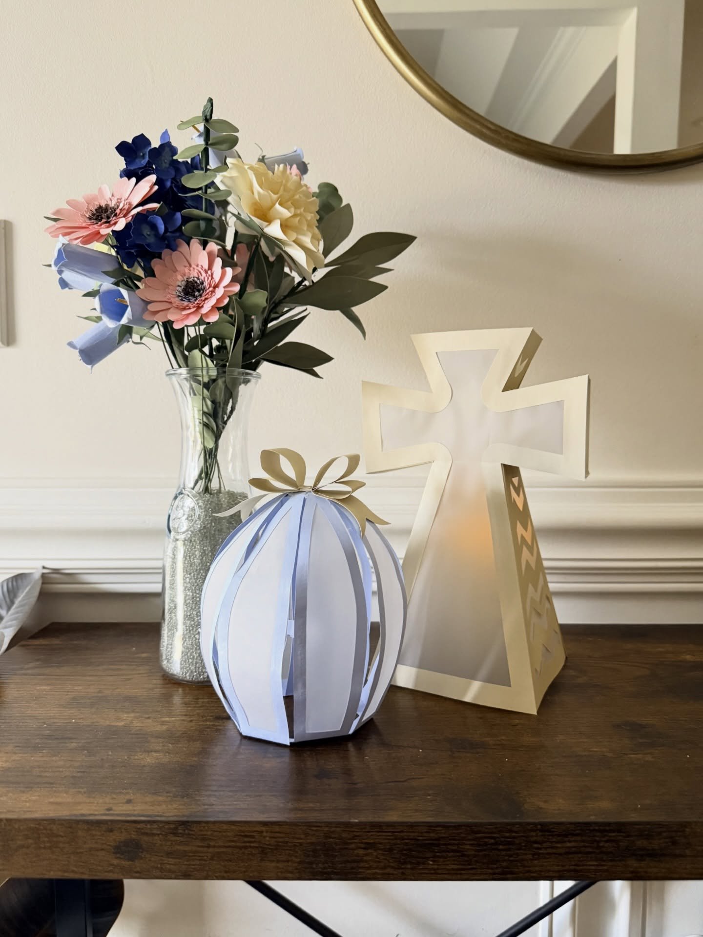 I&rsquo;m loving this Easter&rsquo;s paper crafts ✨🌸💙🥚

Once I get my Easter egg craft settled, I&rsquo;ll start designing the panes. Hydrangeas are in the plans.