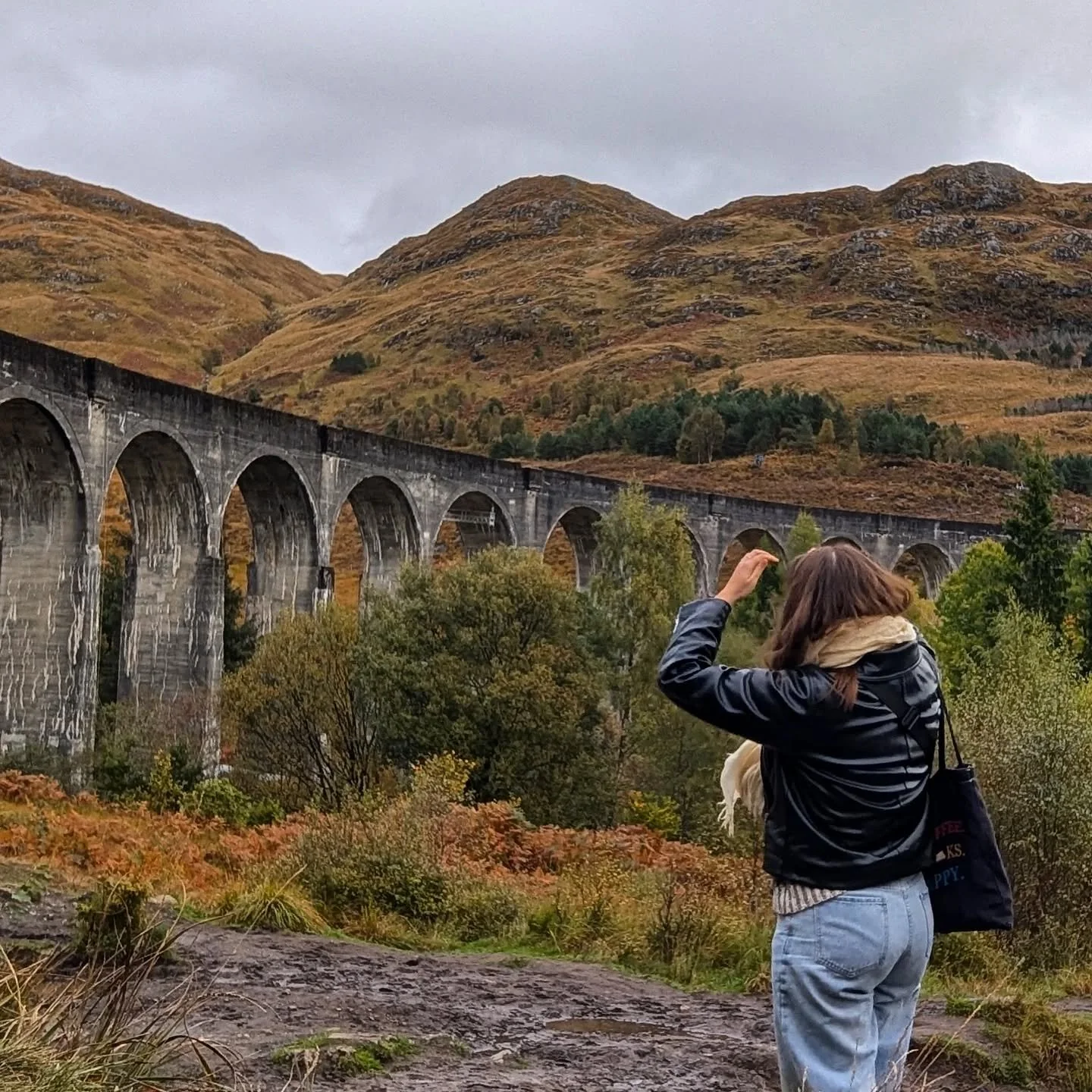 bucket list ✅
📍The Jacobite Steam Train at Glennfinnan Viaduct
a.k.a. the Hogwarts Express 🚂
.
.
.
#visitingscotland #hogwartsexpress
#glennfinnanviaduct #jacobitesteamtrain #mustdoinscotland #scotlandtourism