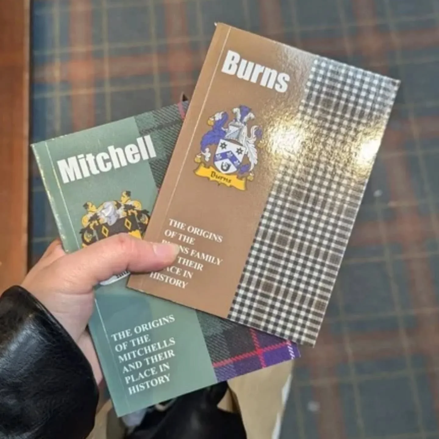 When in Scotland, I took the time to read about my ancestors origins... I was surprised to learn that my ancestors were part of the main families of Scotland back in the days. It reminded me how important it is to honor those who came before us.
.
.
