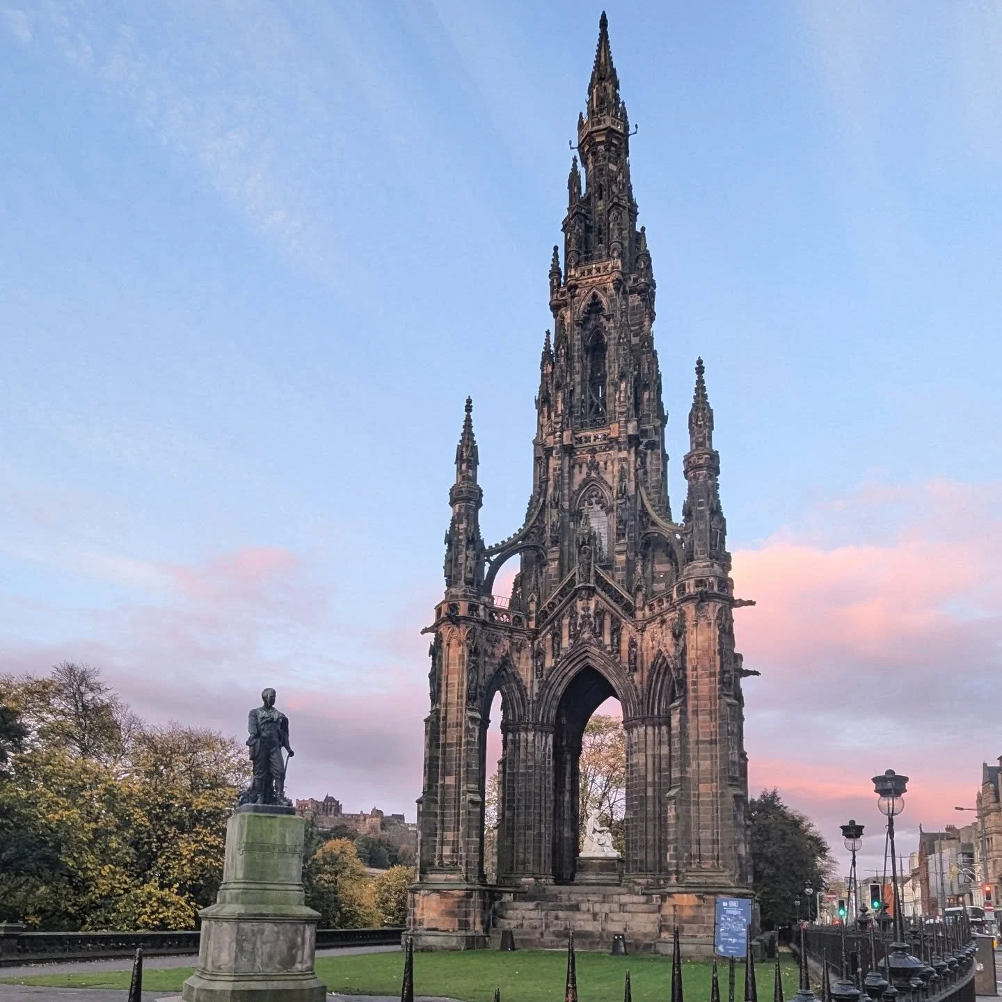 Edinburgh 🩵
.
.
.
#edinburghcity #edinburghscotland #scotlandtourism #visitingscotland #travelinspiration #travelingtoscotland #edinburghtourism