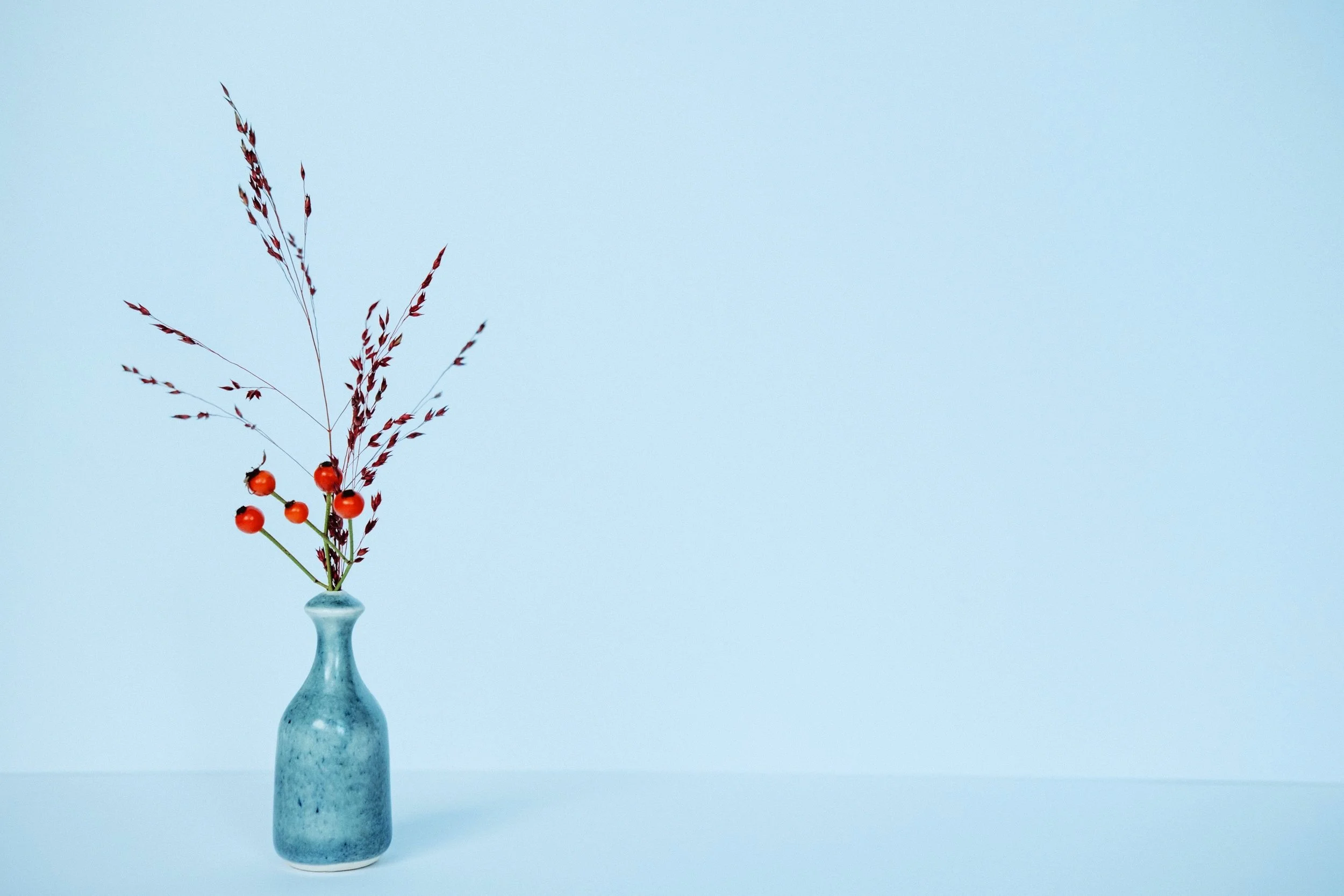 Bud vase with flowers